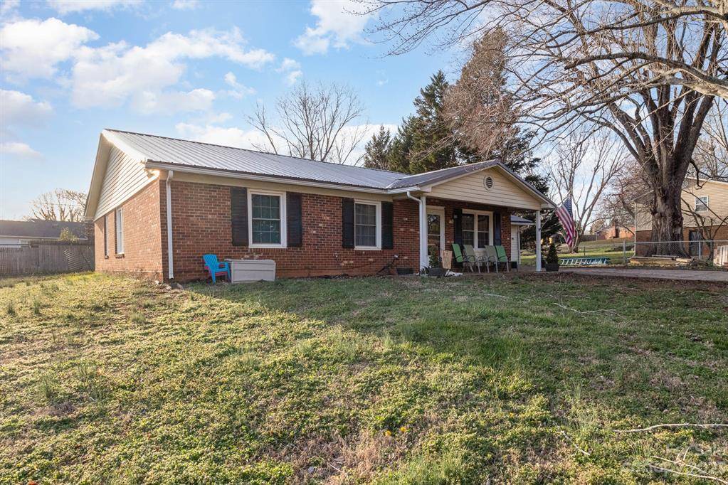 Statesville, NC 28625,156 Mapleleaf RD