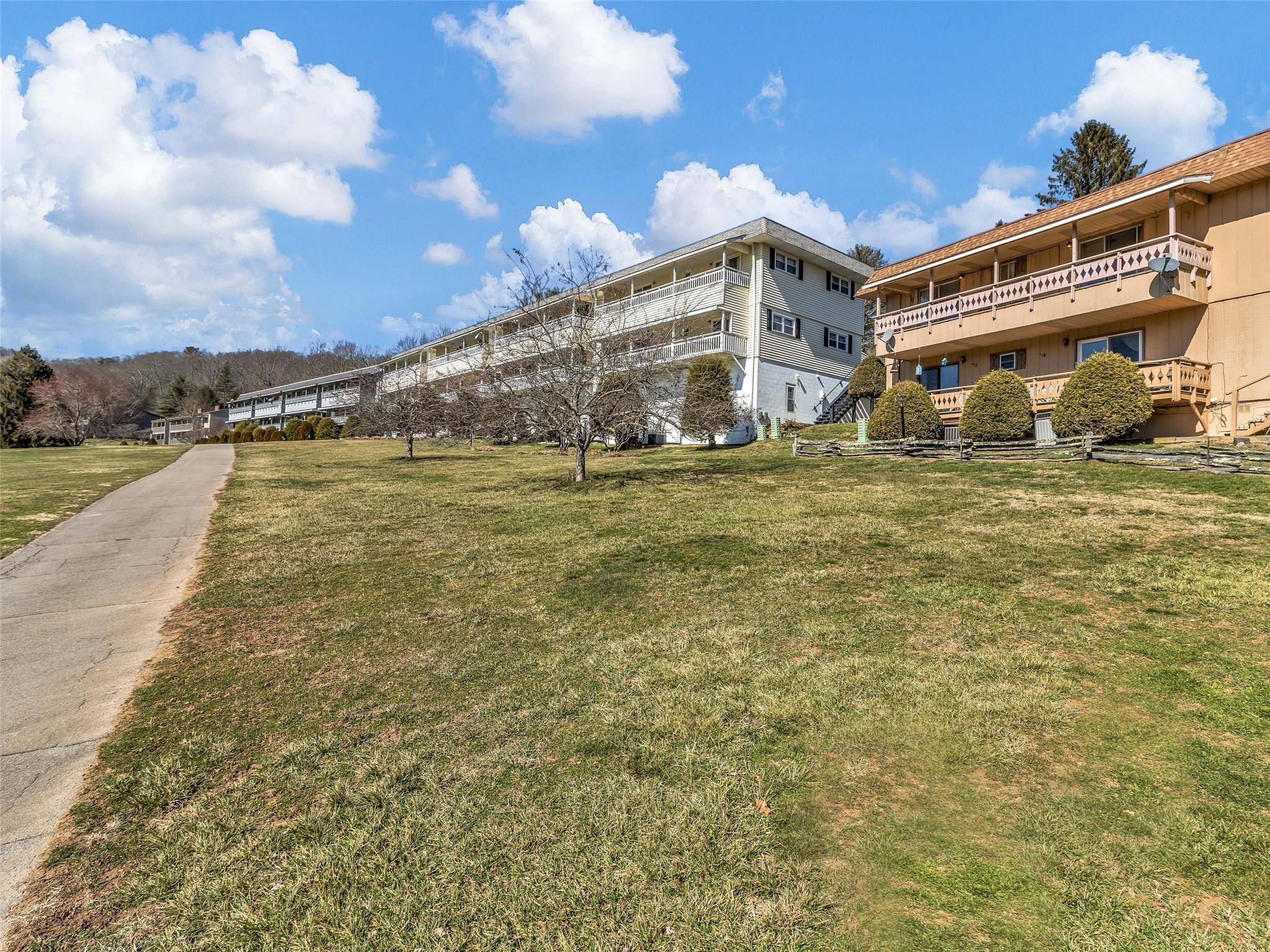 Spruce Pine, NC 28777,185 Fairway LN #Unit H