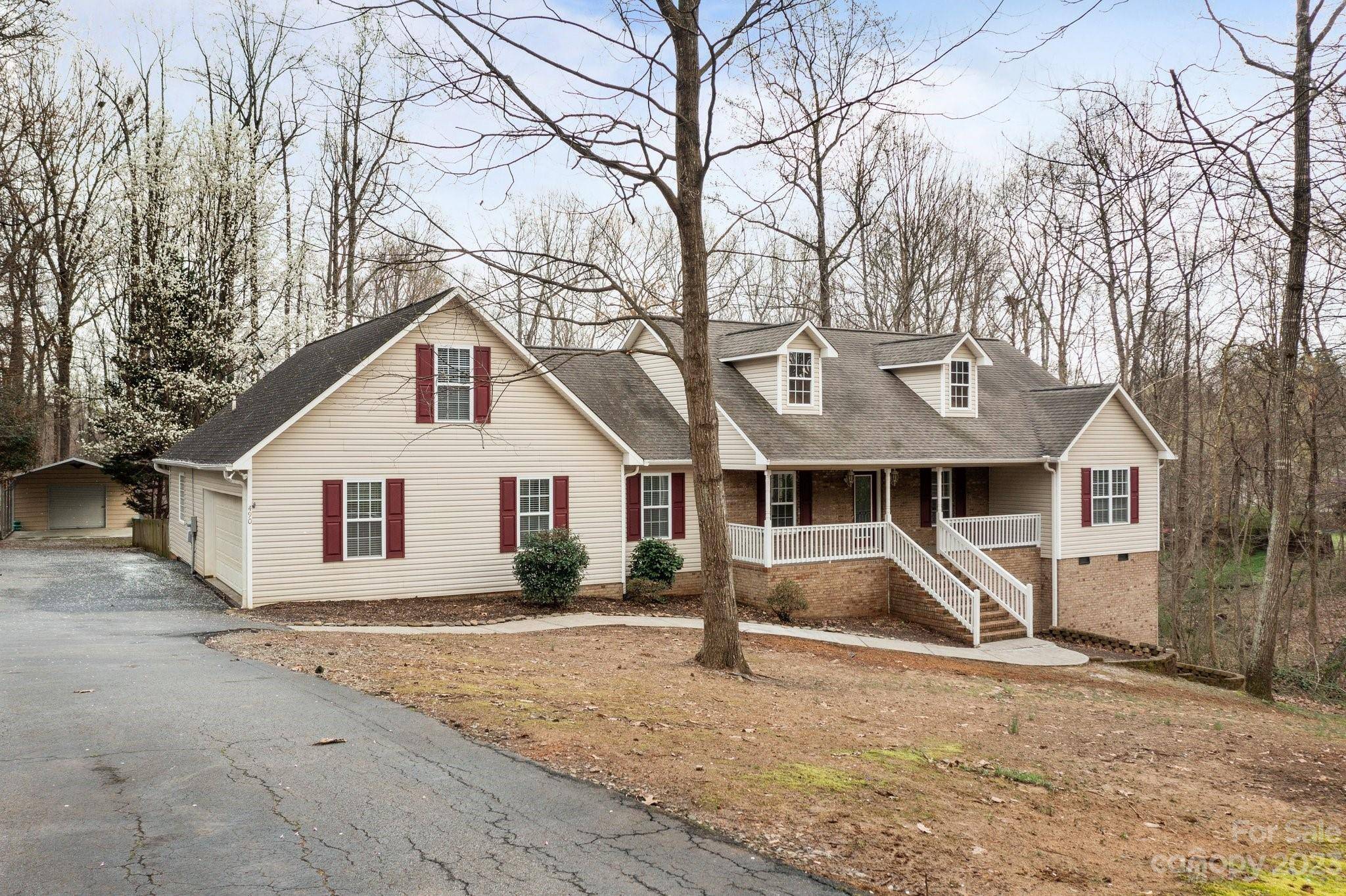 Thomasville, NC 27360,490 W Hunting Ridge DR