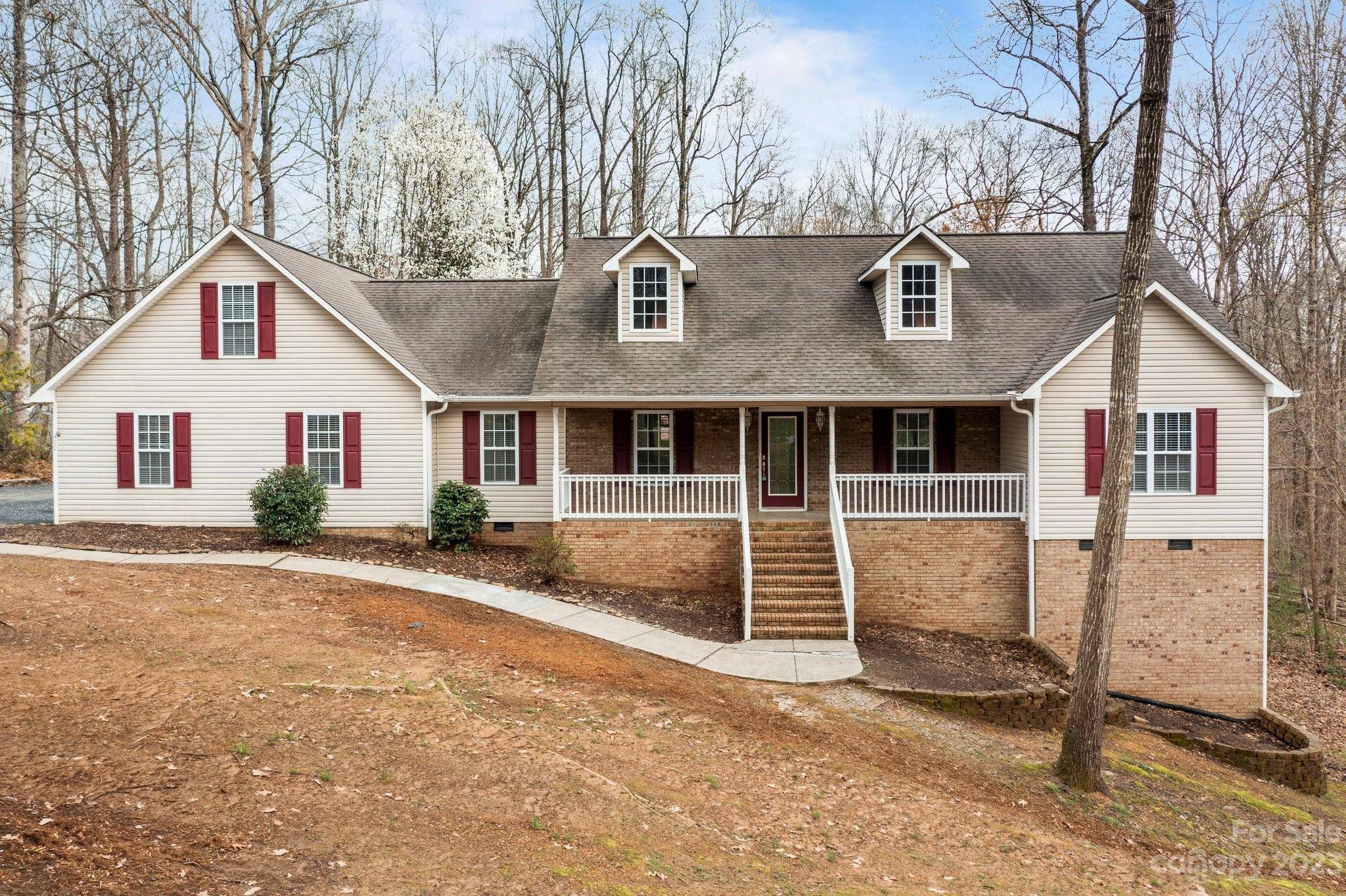 Thomasville, NC 27360,490 W Hunting Ridge DR