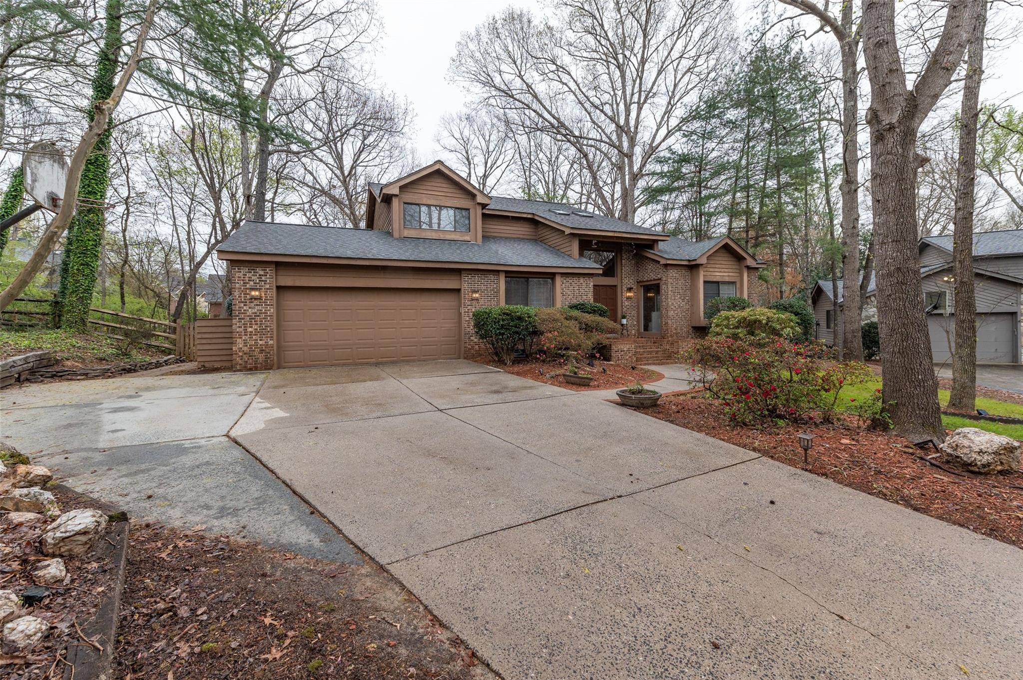 Matthews, NC 28105,9562 Hunting CT