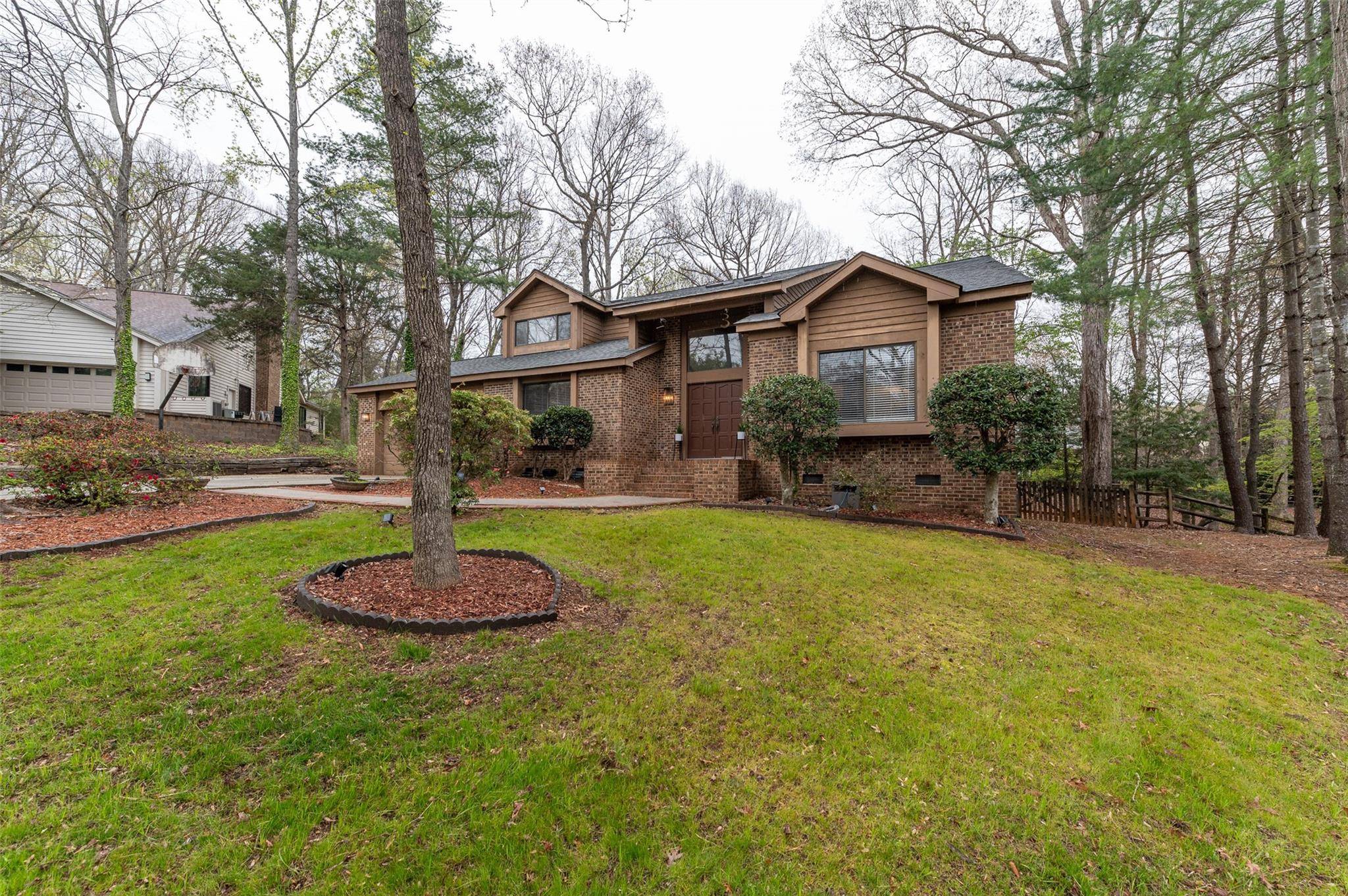 Matthews, NC 28105,9562 Hunting CT