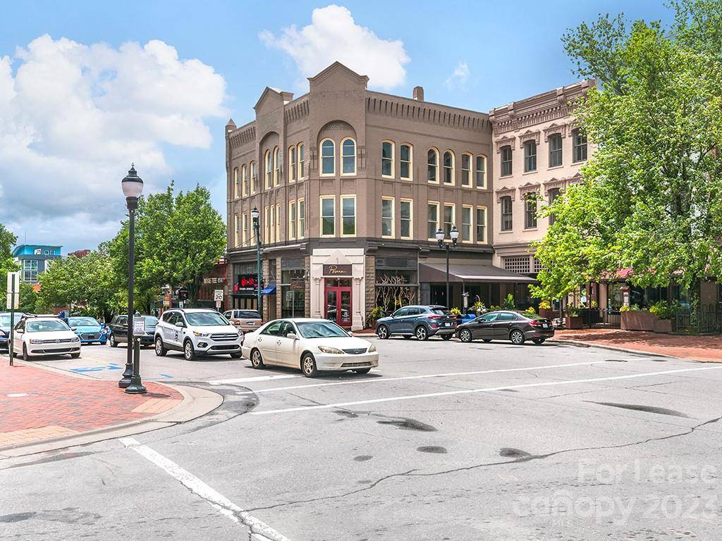 Asheville, NC 28801,9 SW Pack SQ #202