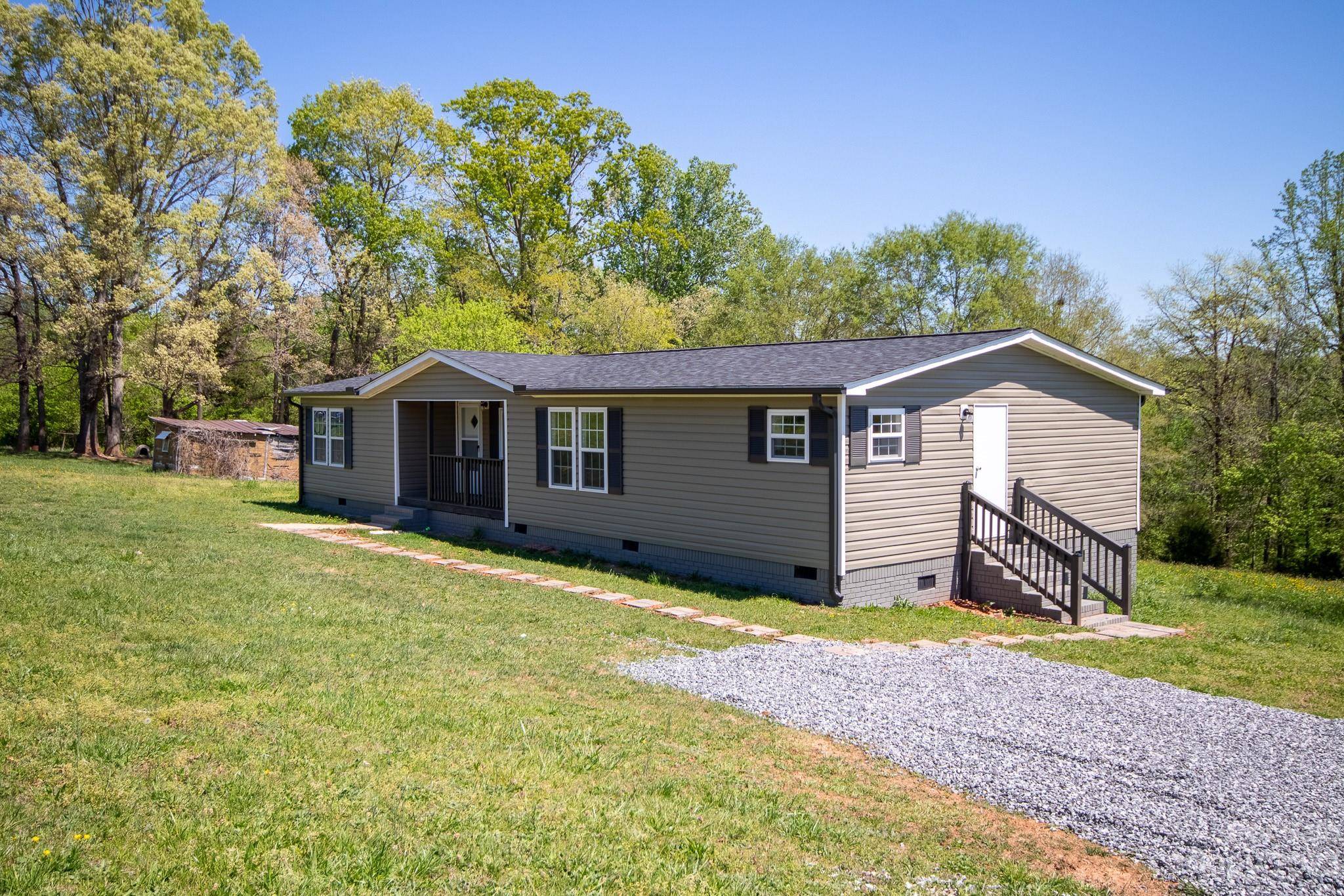 Harmony, NC 28634,333 Hickory Grove RD