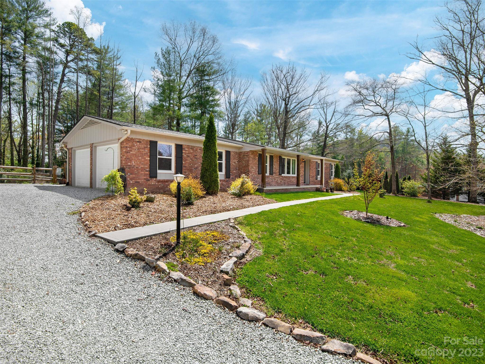 Hendersonville, NC 28739,8 Oakshire LN