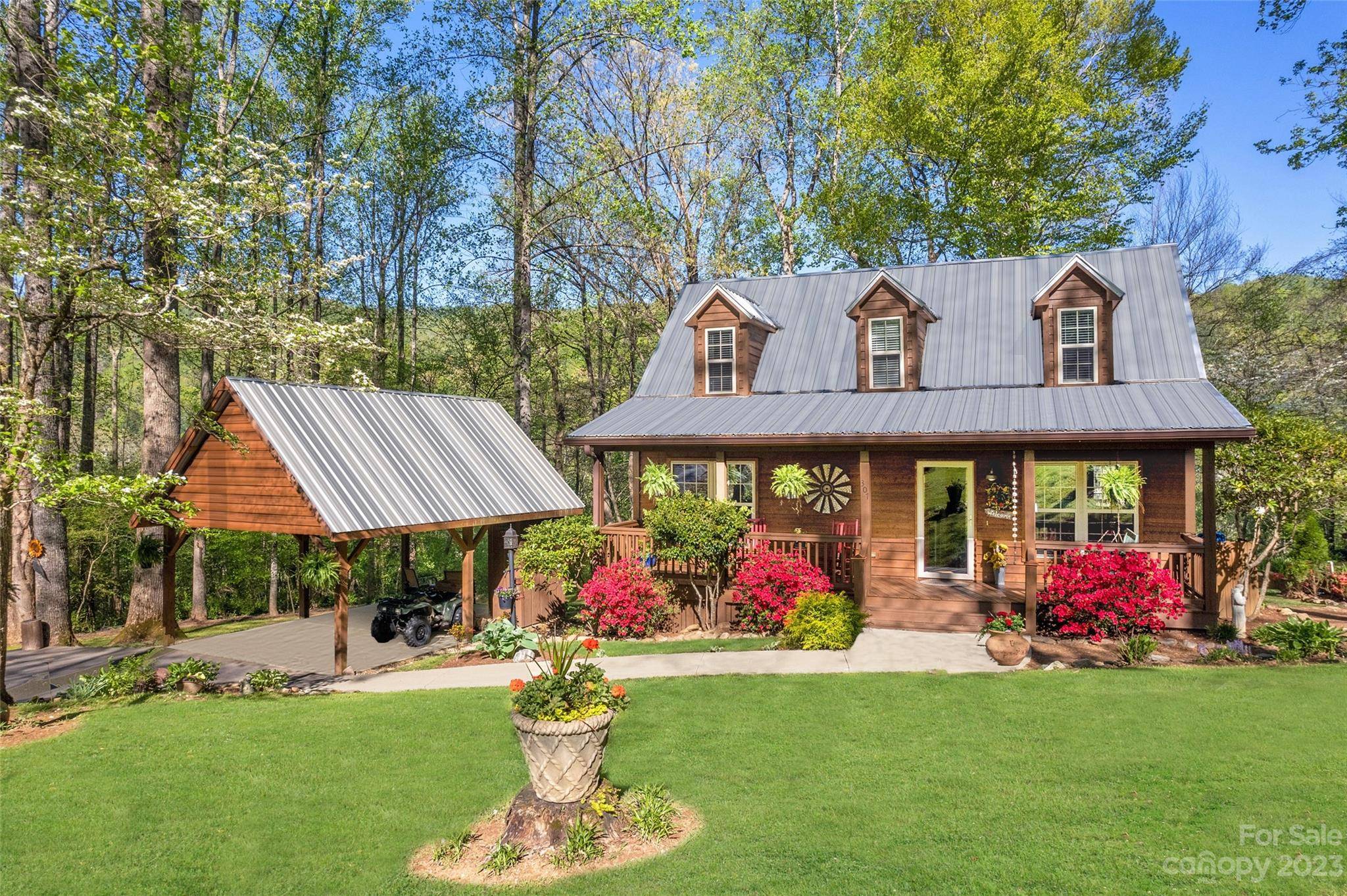 Hendersonville, NC 28792,307 Blue Rock RD