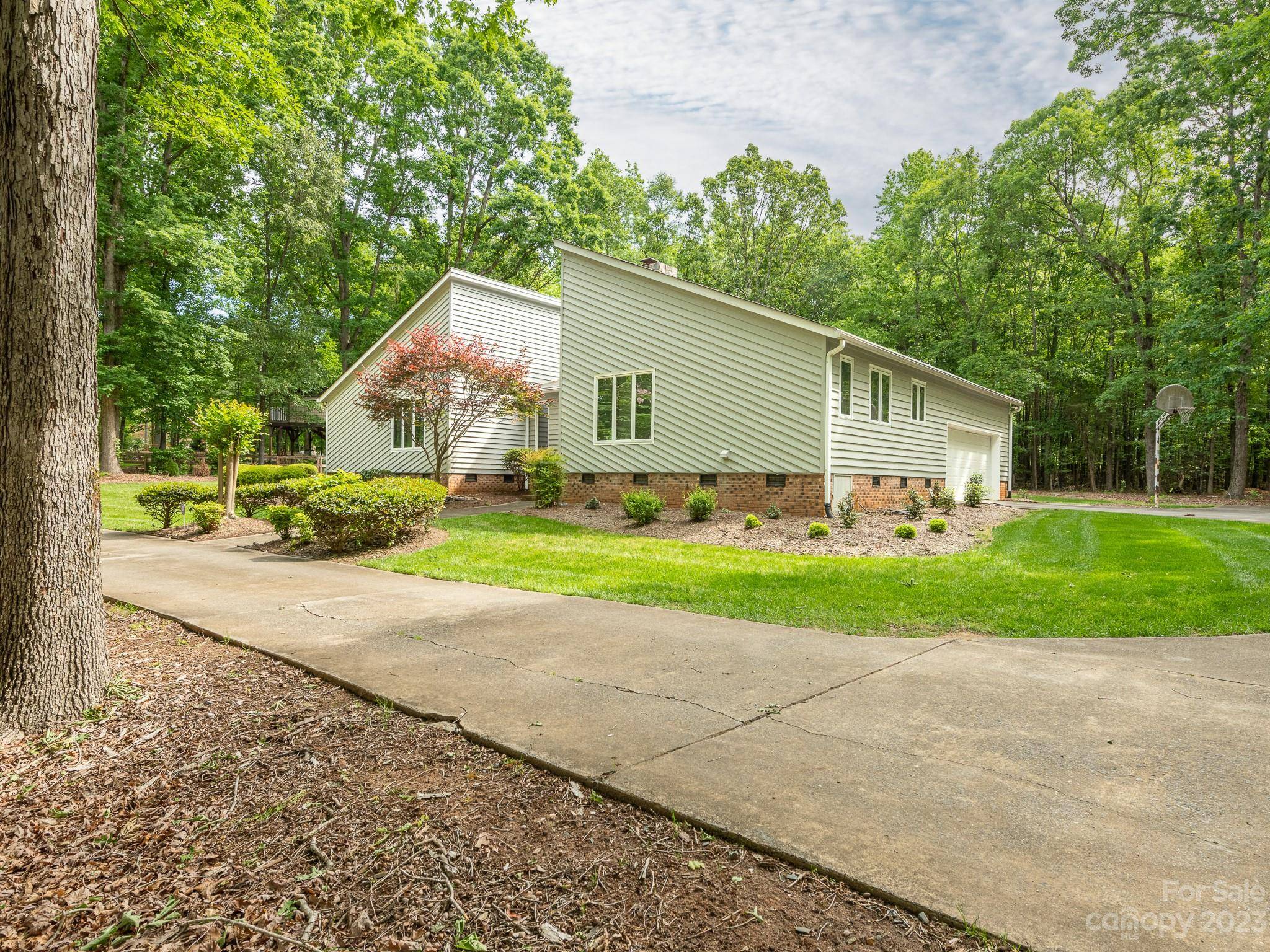 Matthews, NC 28104,229 Cari LN