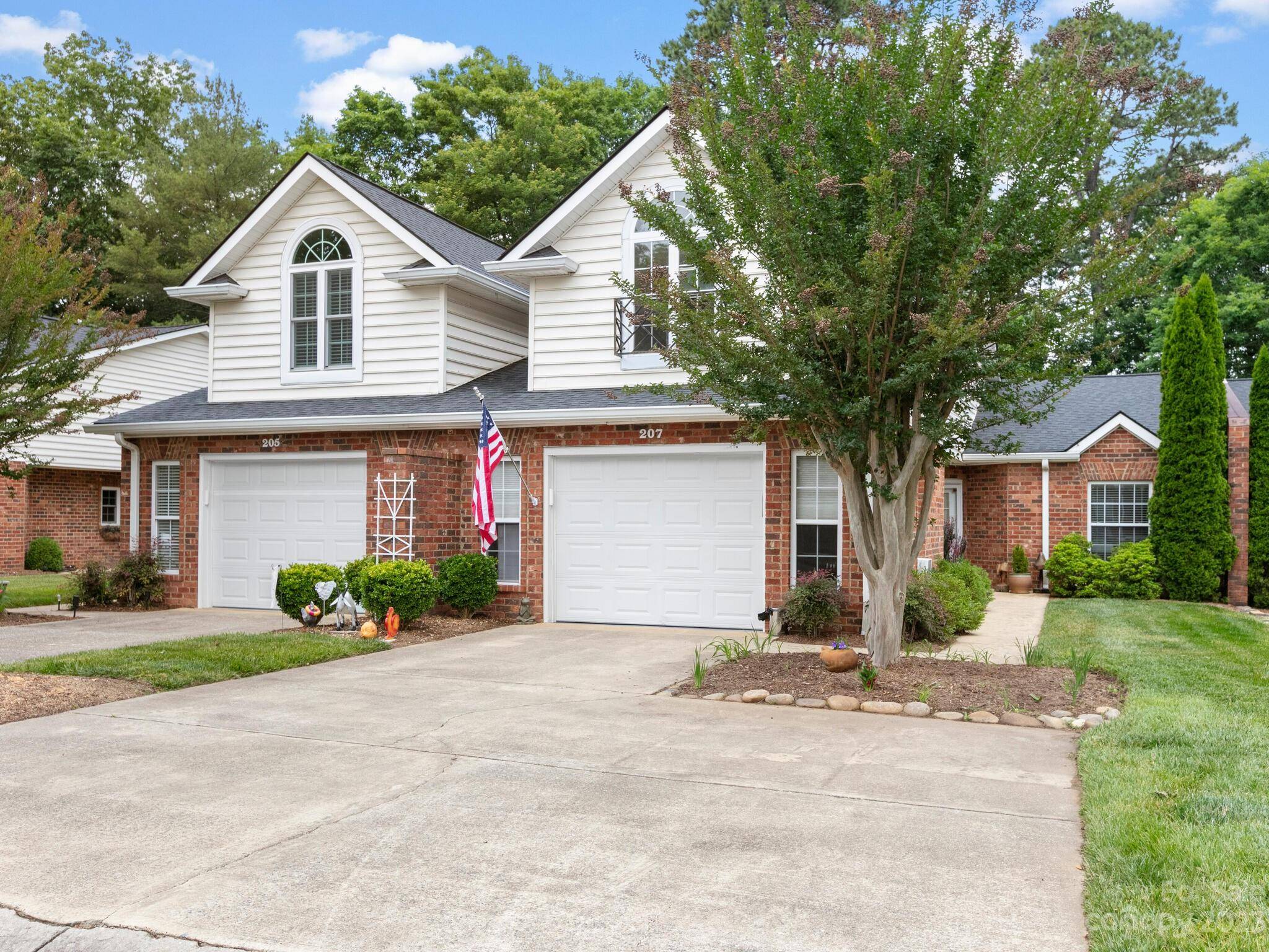 Hendersonville, NC 28792,207 Forrestwood CT