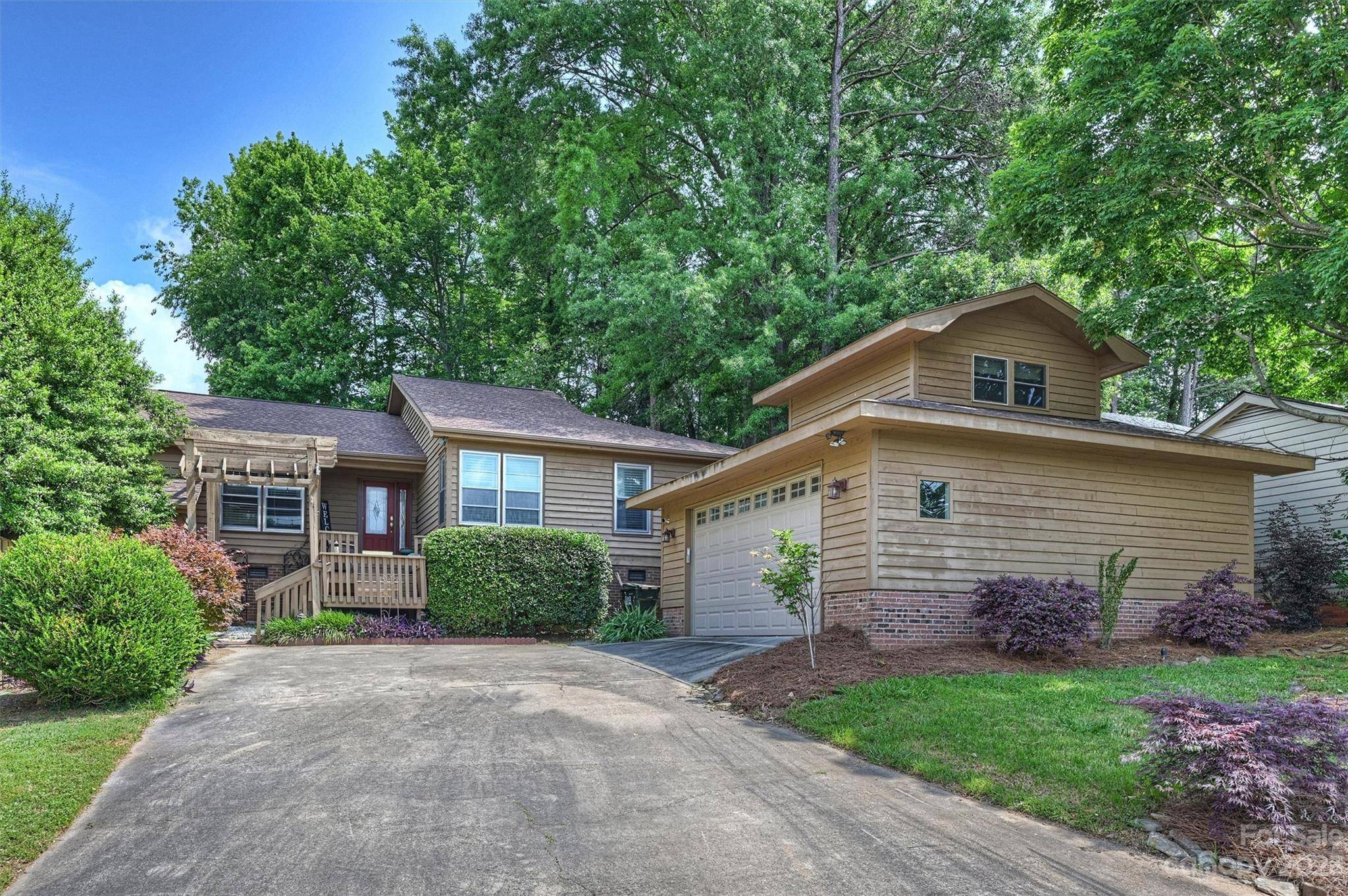 Lake Wylie, SC 29710,20 Quayside CT