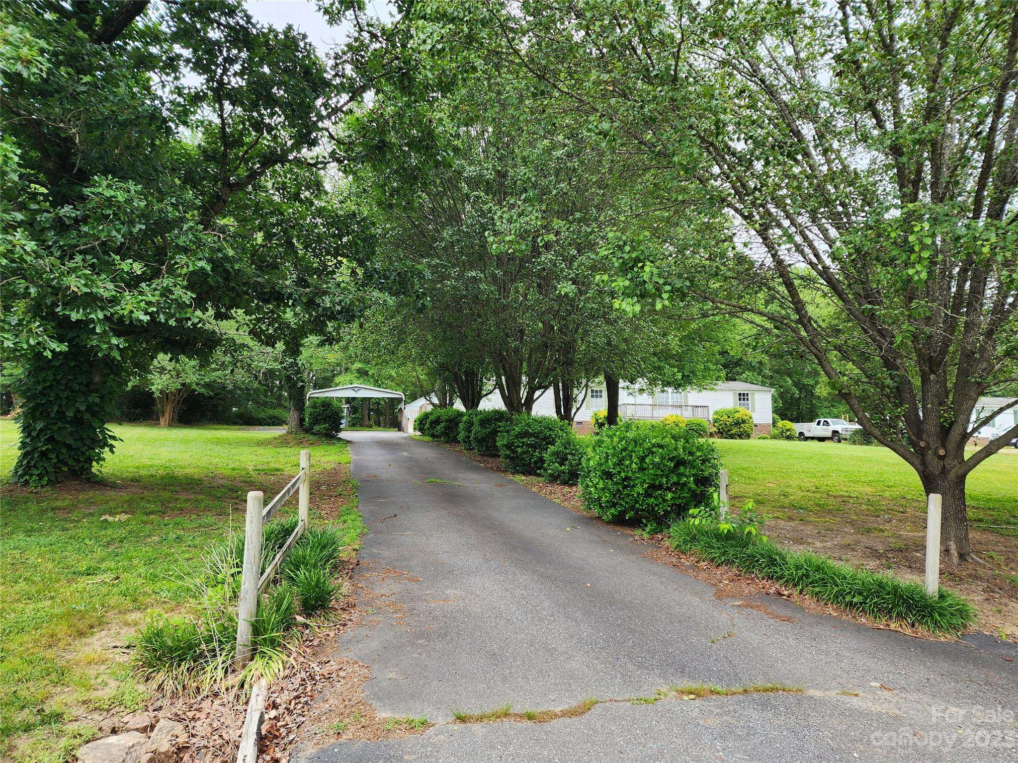 Maiden, NC 28650,3475 Loye LN