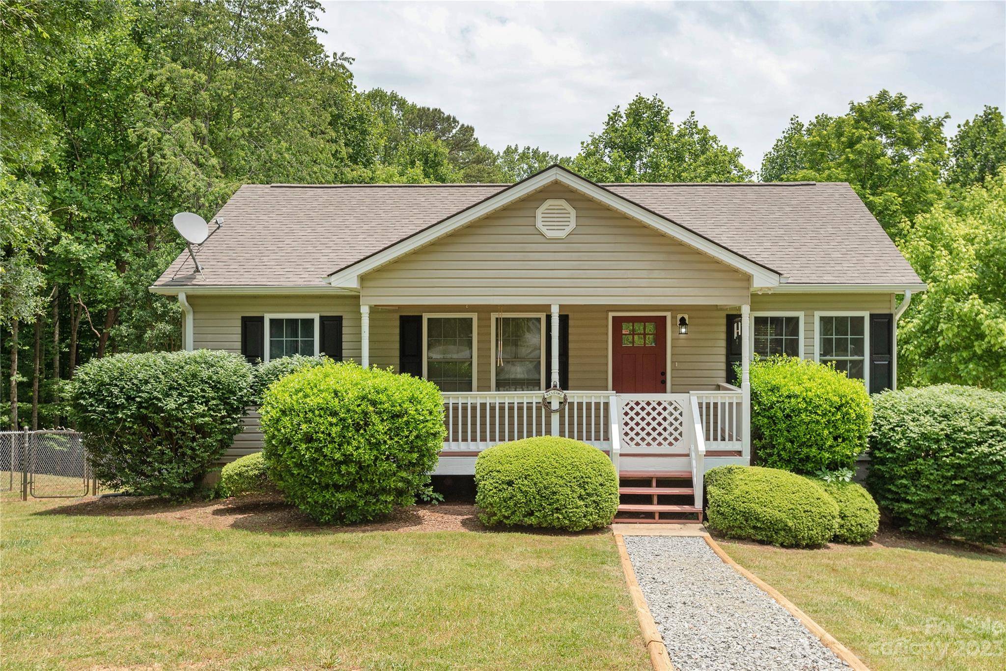 Horse Shoe, NC 28742,309 Forest Bend DR