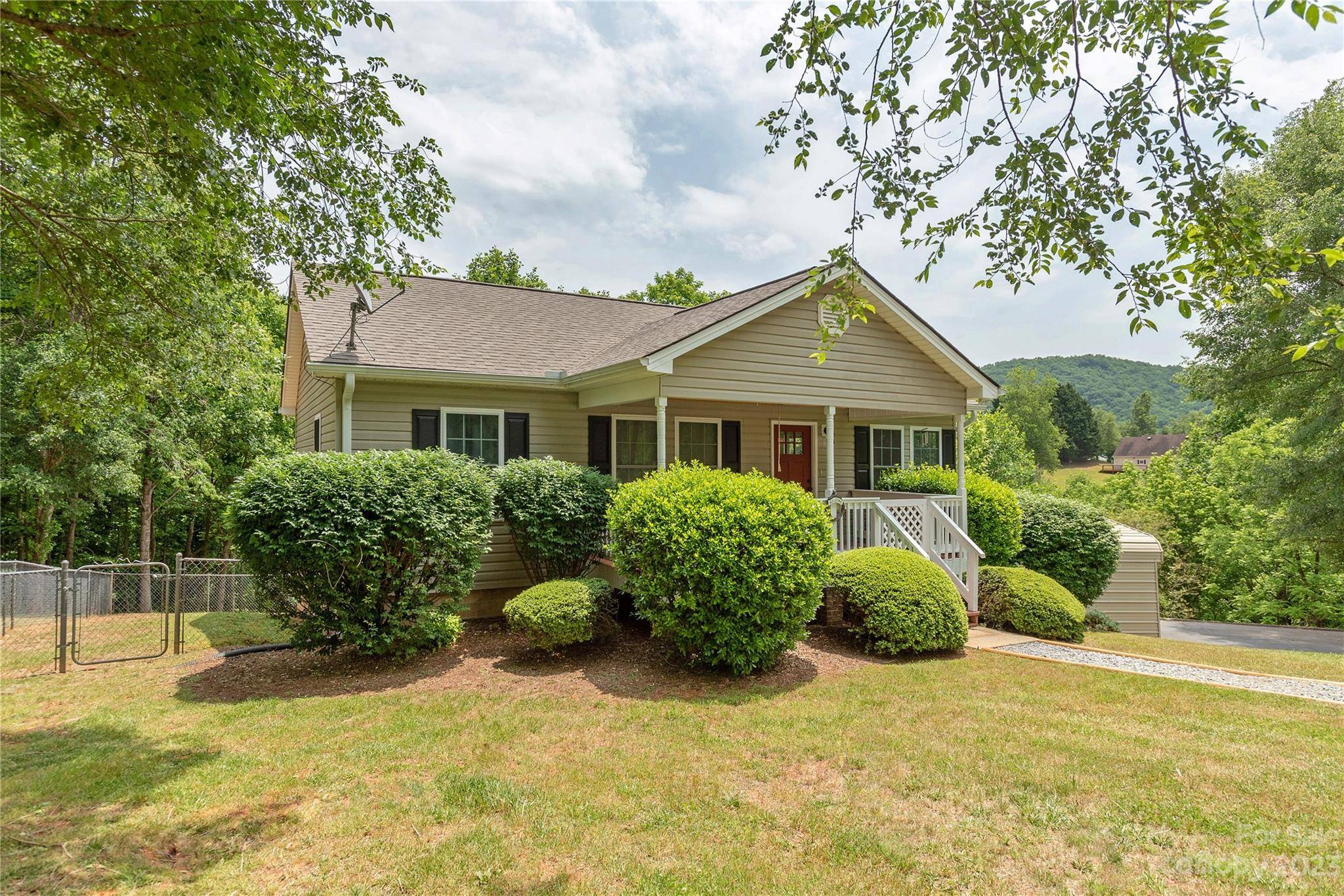 Horse Shoe, NC 28742,309 Forest Bend DR