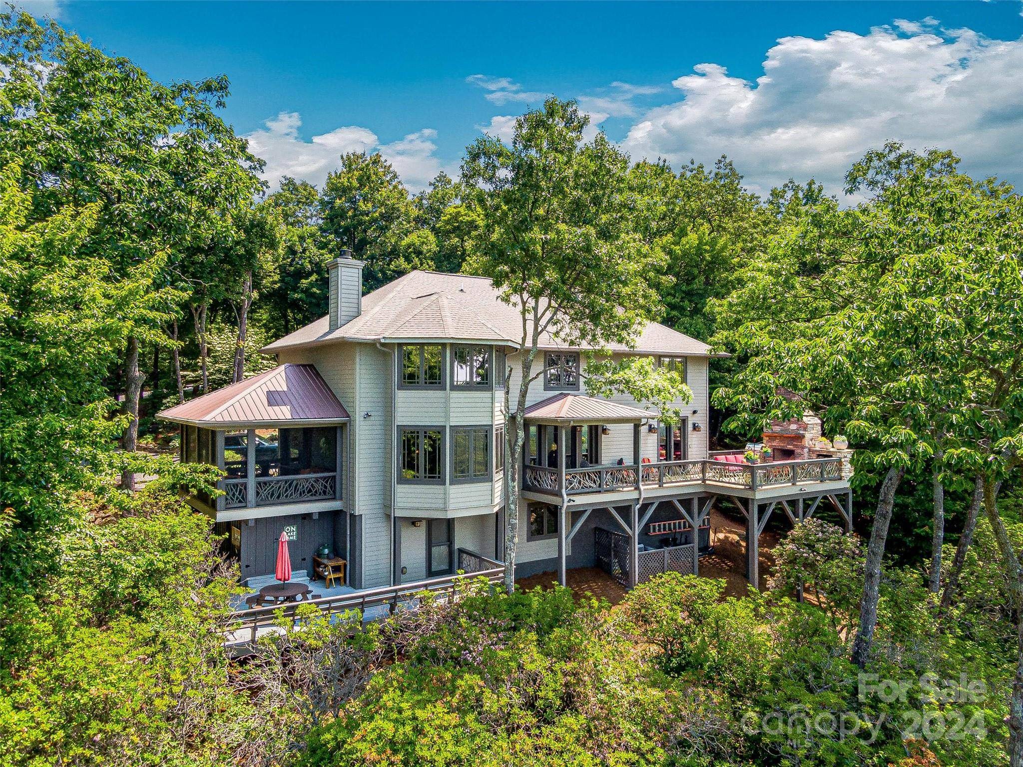 Lake Toxaway, NC 28747,381 Toxaway CT