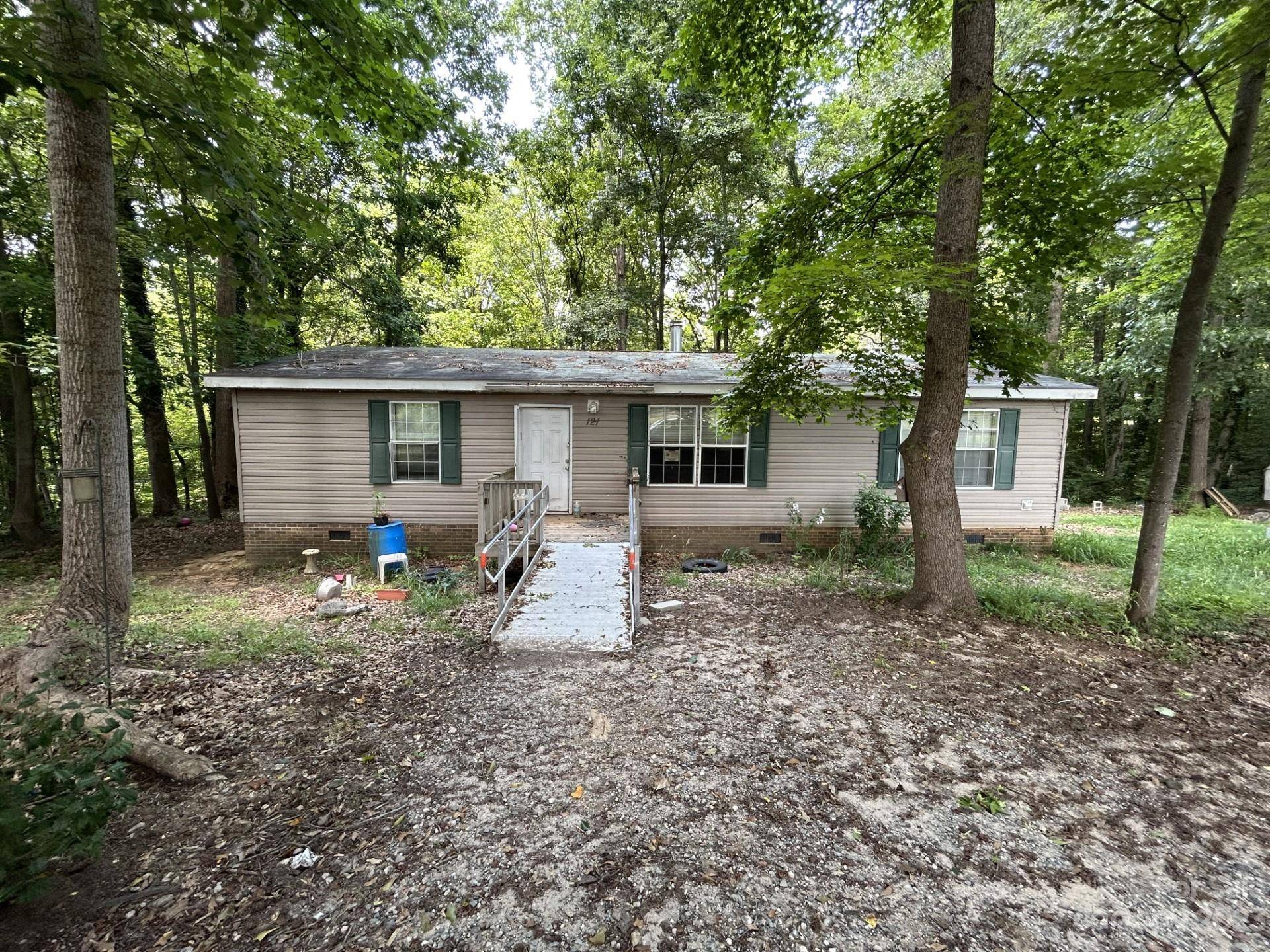 Gastonia, NC 28056,121 Hardwood CIR