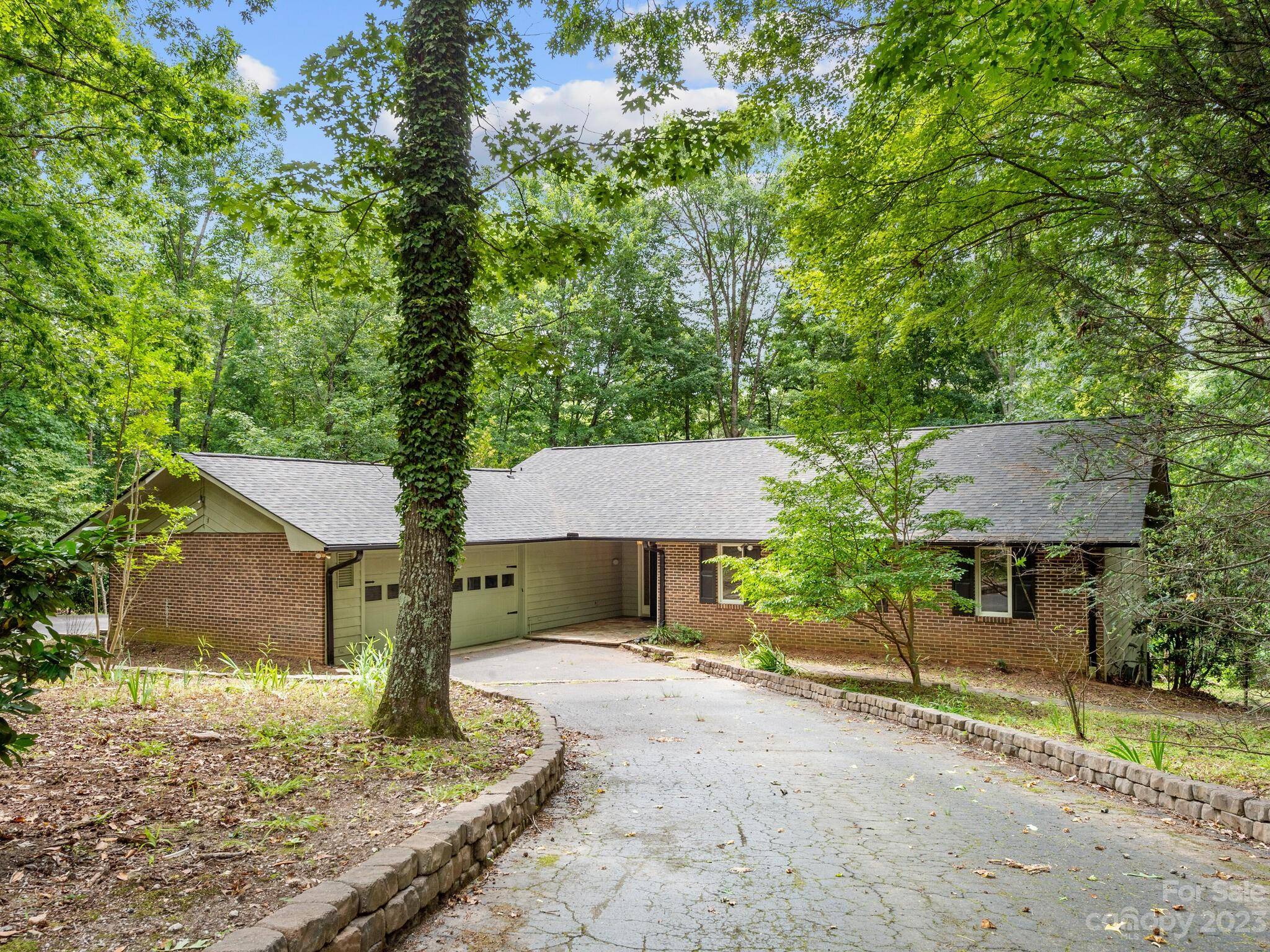 Columbus, NC 28722,565 Mountain Laurel DR