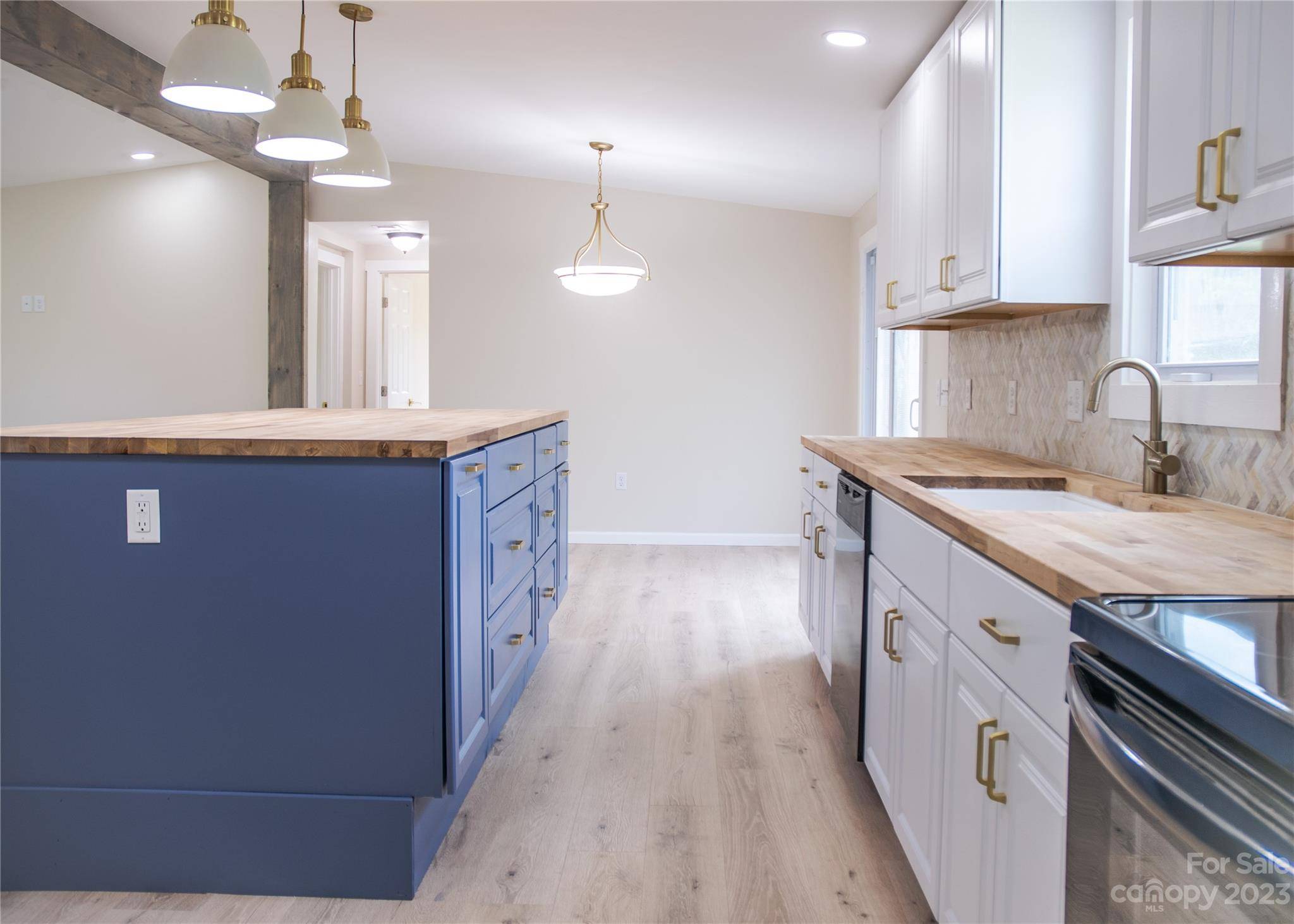 Hendersonville, NC 28792,31 Kayla Susan RD