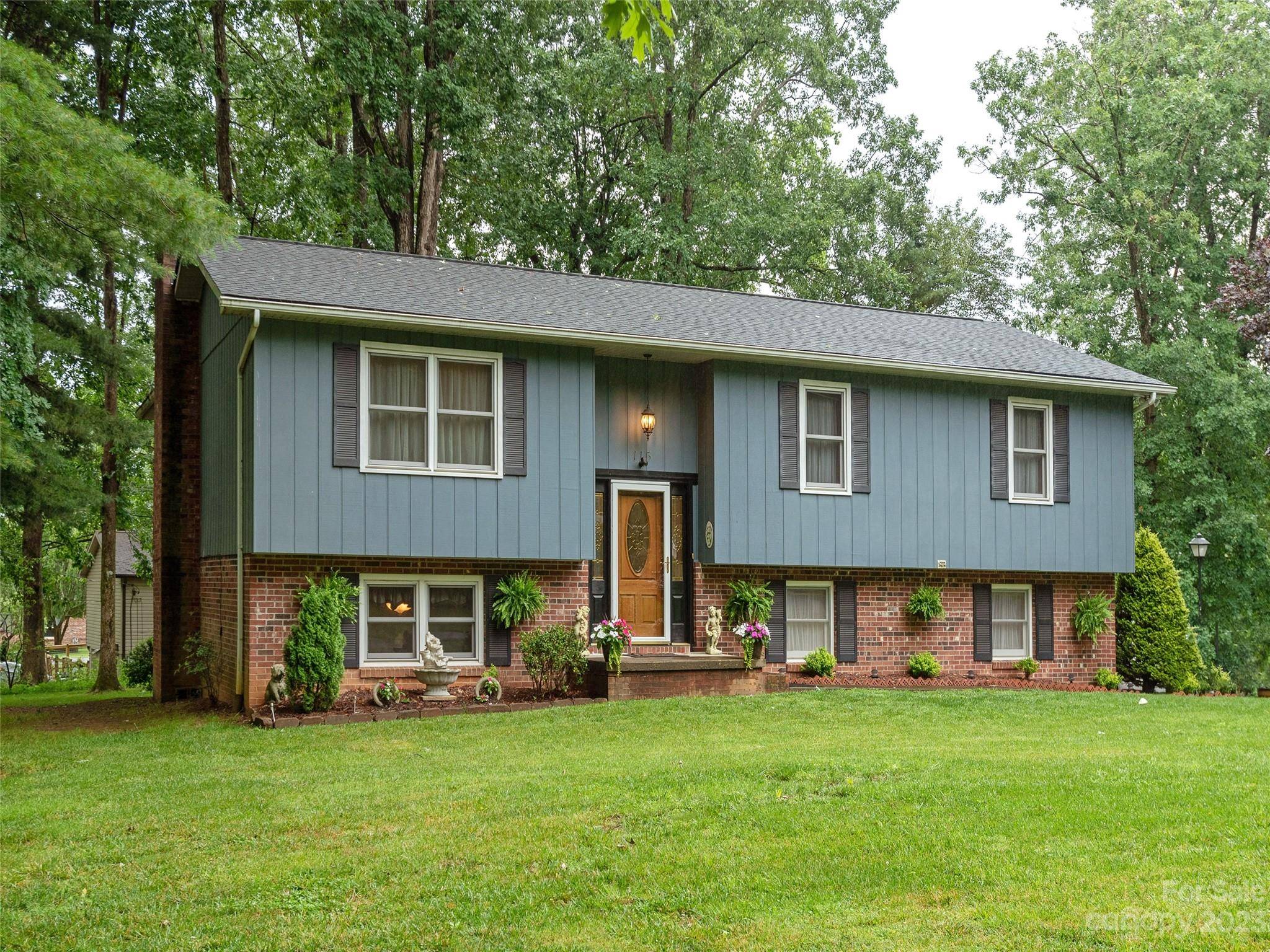 East Flat Rock, NC 28726,115 Tawn DR