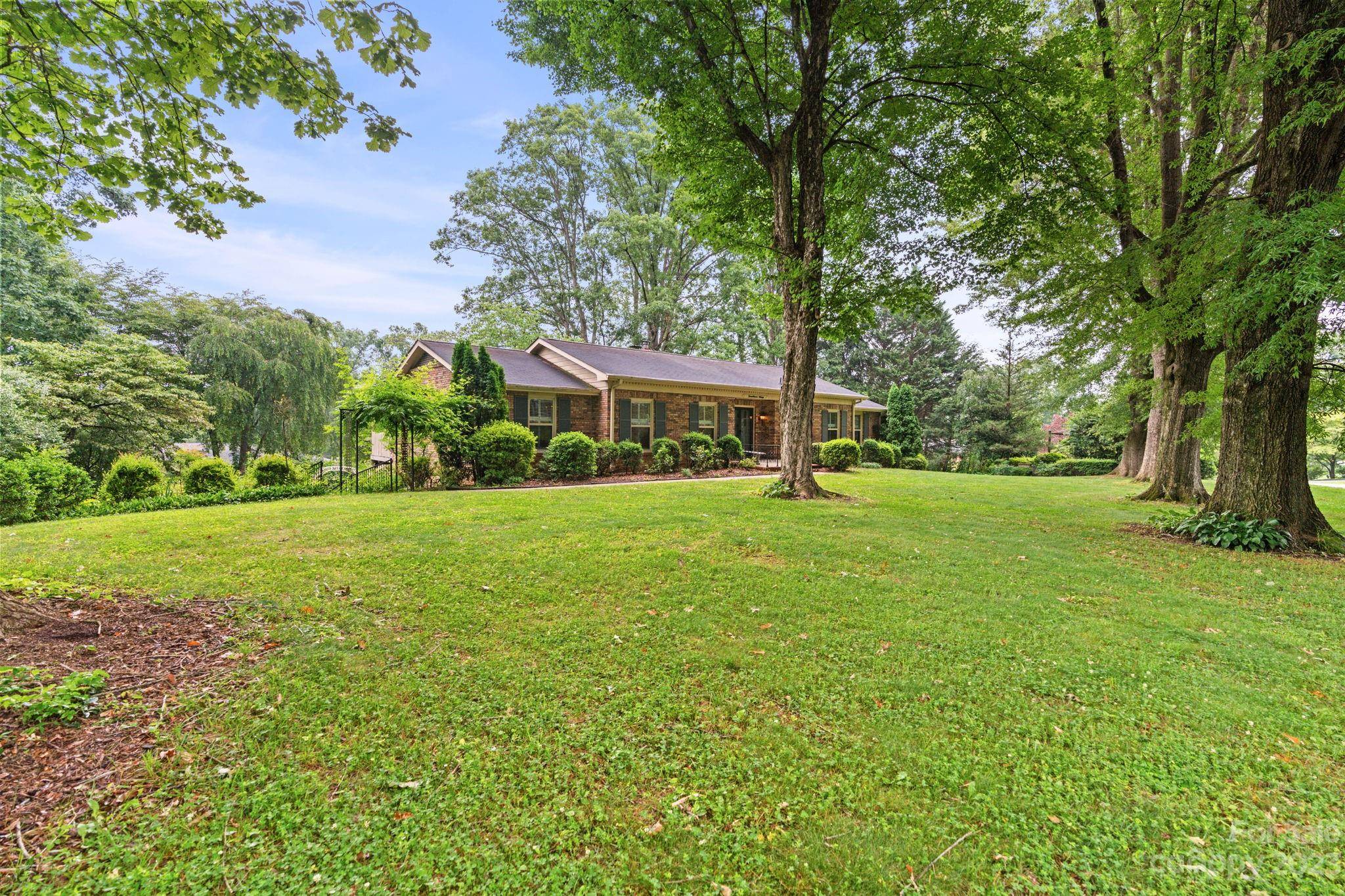 Hendersonville, NC 28792,3136 Magnolia DR