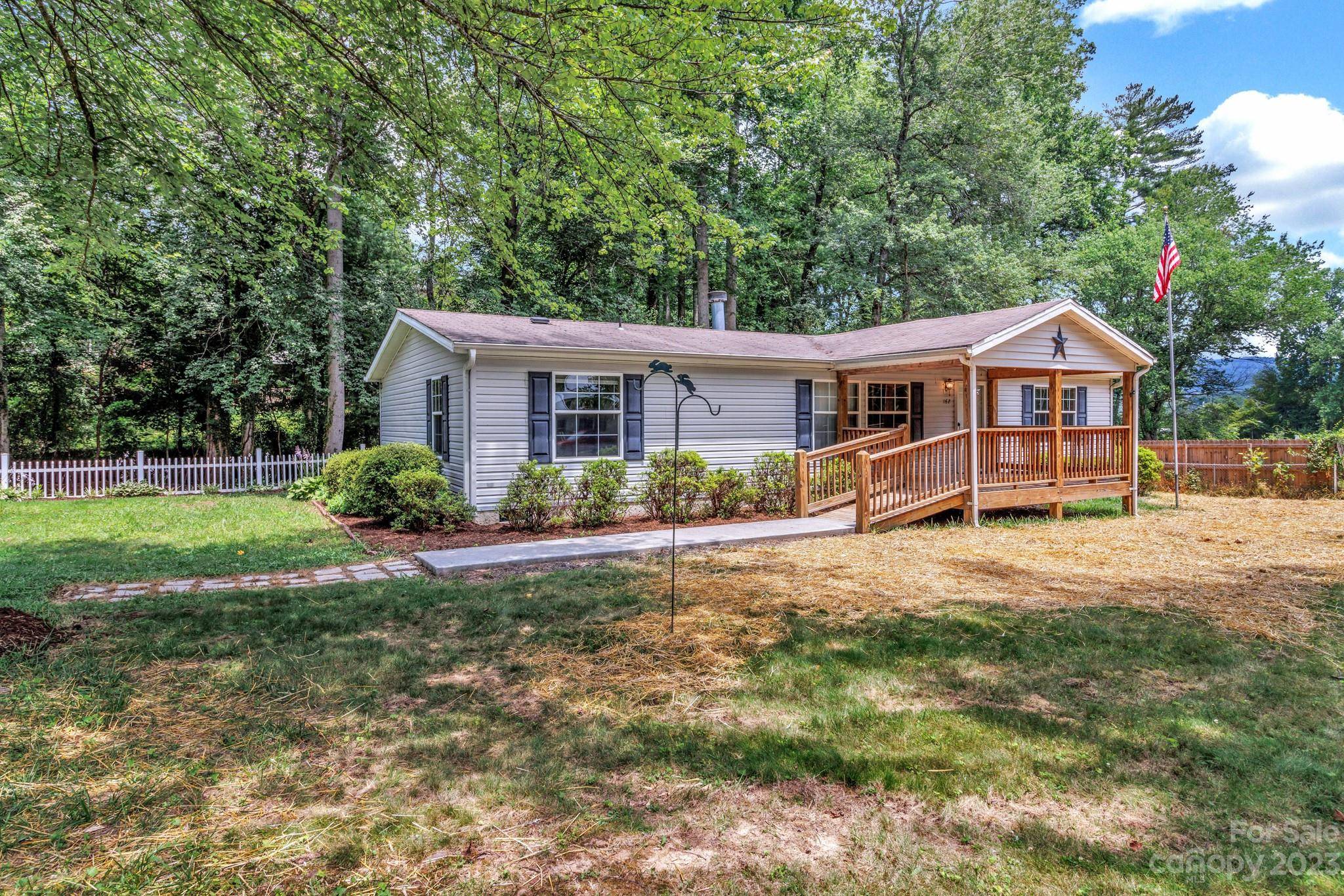 Hendersonville, NC 28791,162 Piney Ridge DR