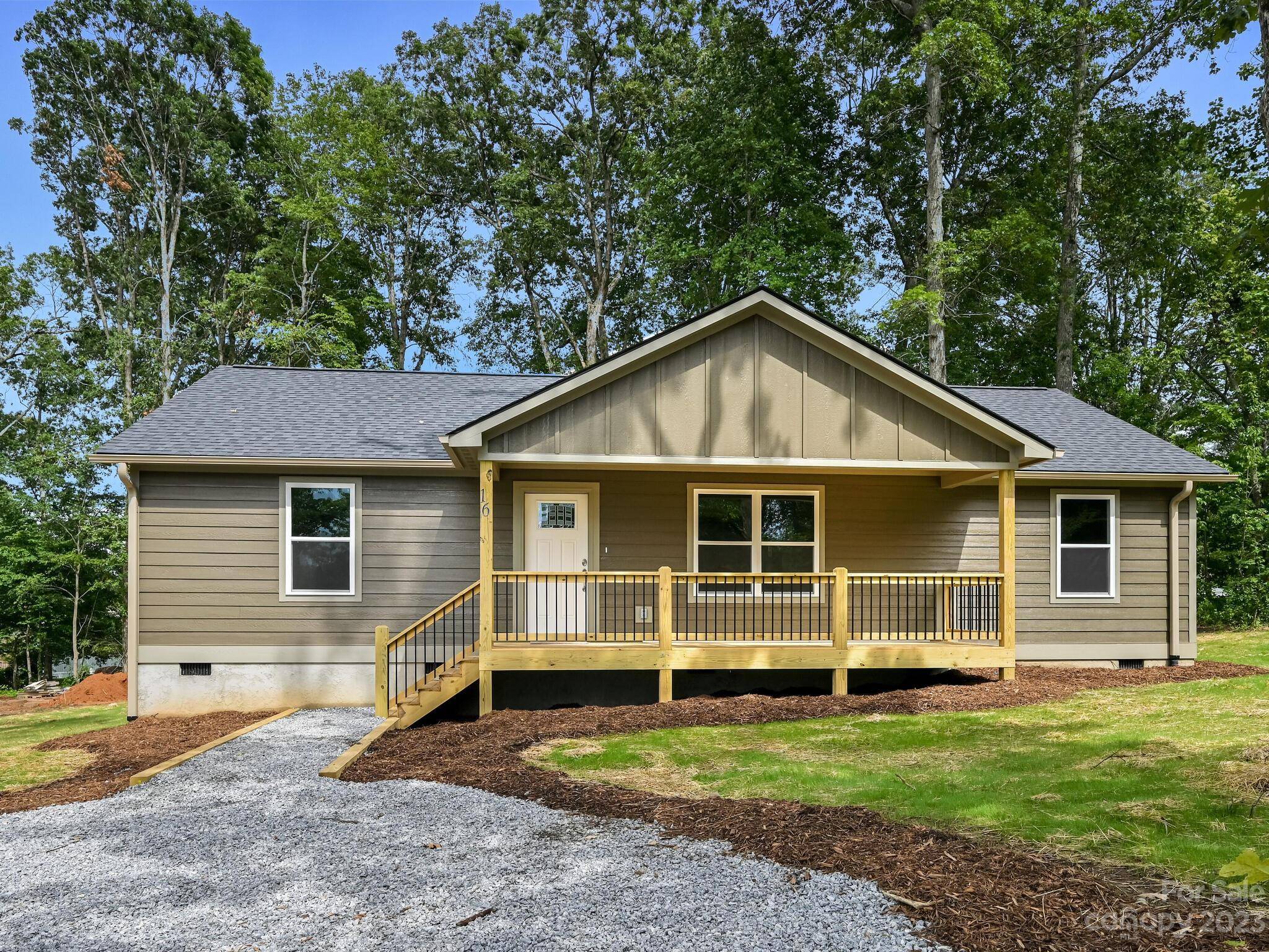 East Flat Rock, NC 28726,16 Barbara Stepp LN