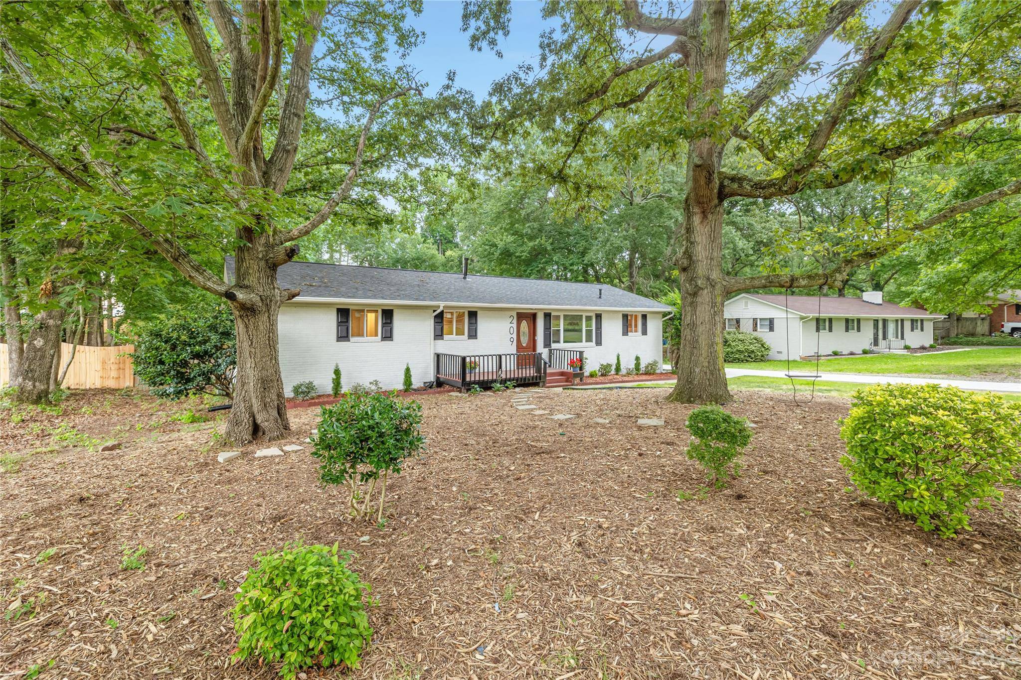 Matthews, NC 28104,209 White Oak LN