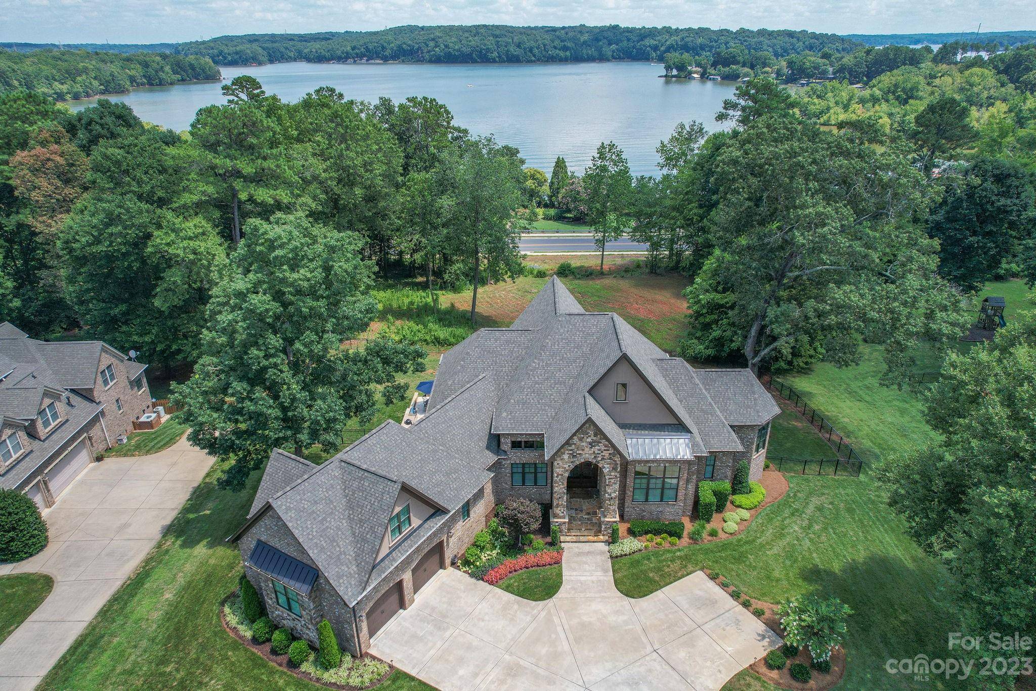 Lake Wylie, SC 29710,344 Stone Cliff LN