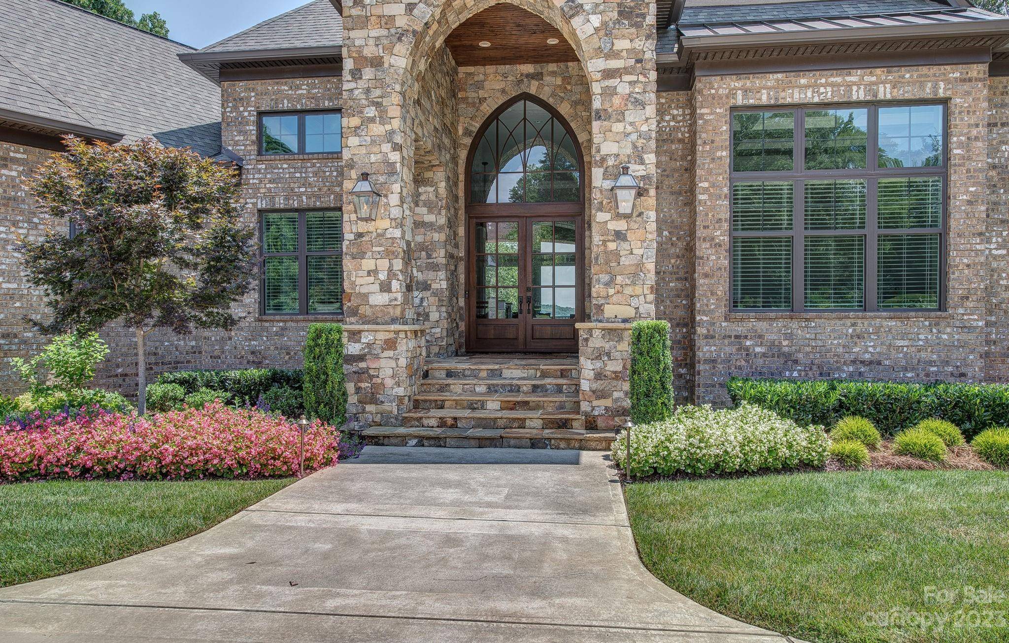 Lake Wylie, SC 29710,344 Stone Cliff LN