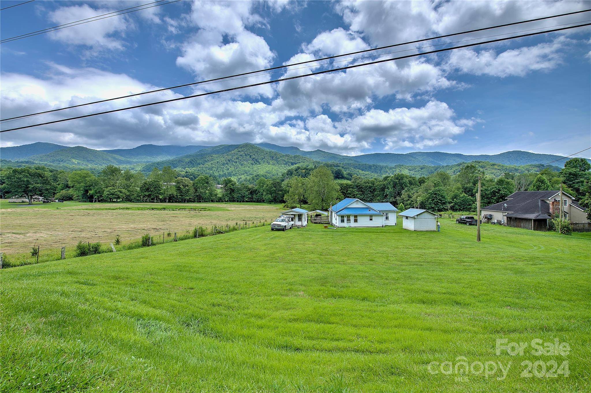 Bakersville, NC 28705,28 Hughes Gap RD