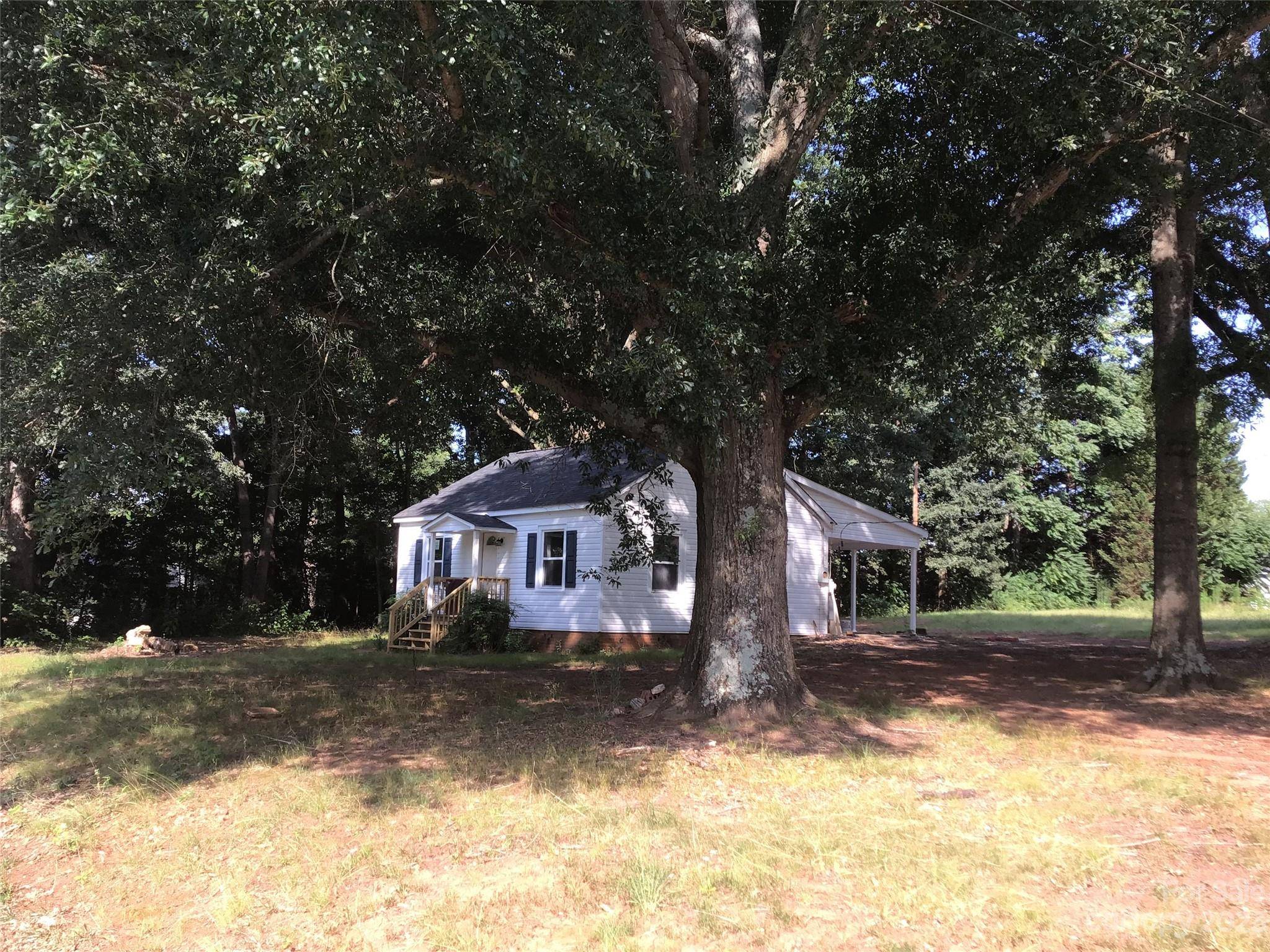 Stony Point, NC 28678,158 Barnes LN