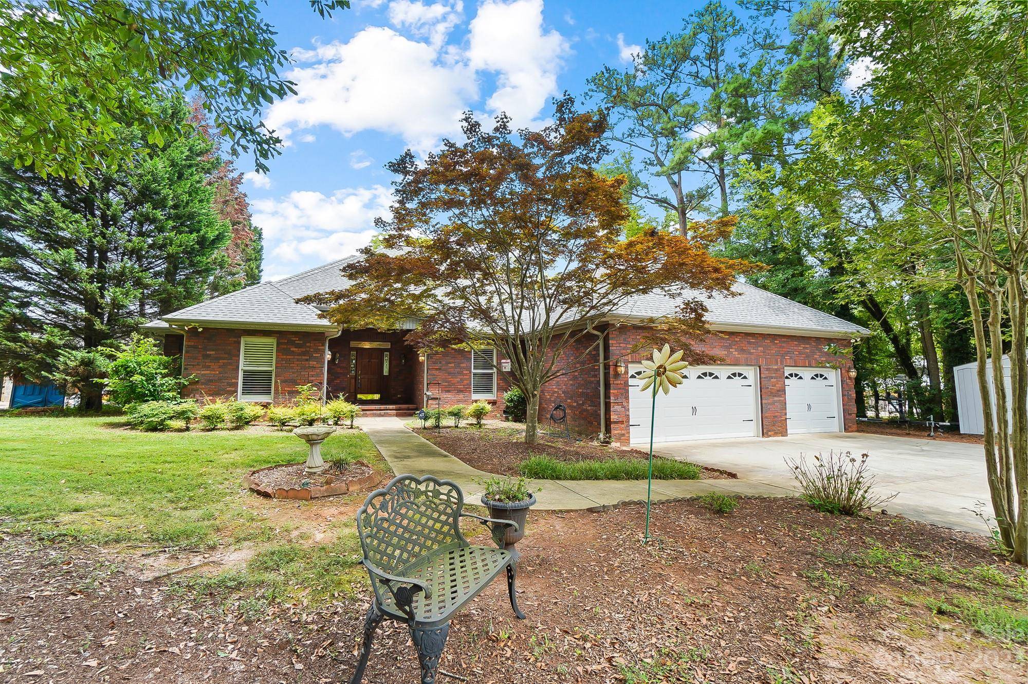 Lake Wylie, SC 29710,250 Blucher CIR