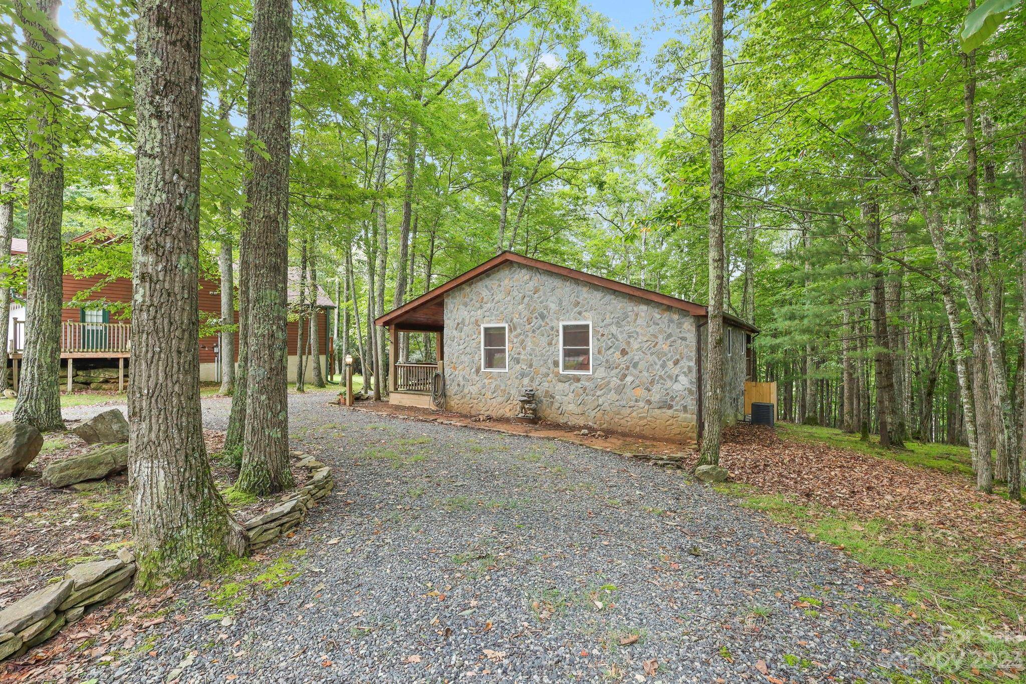 Beech Mountain, NC 28604,719 Pine Ridge RD