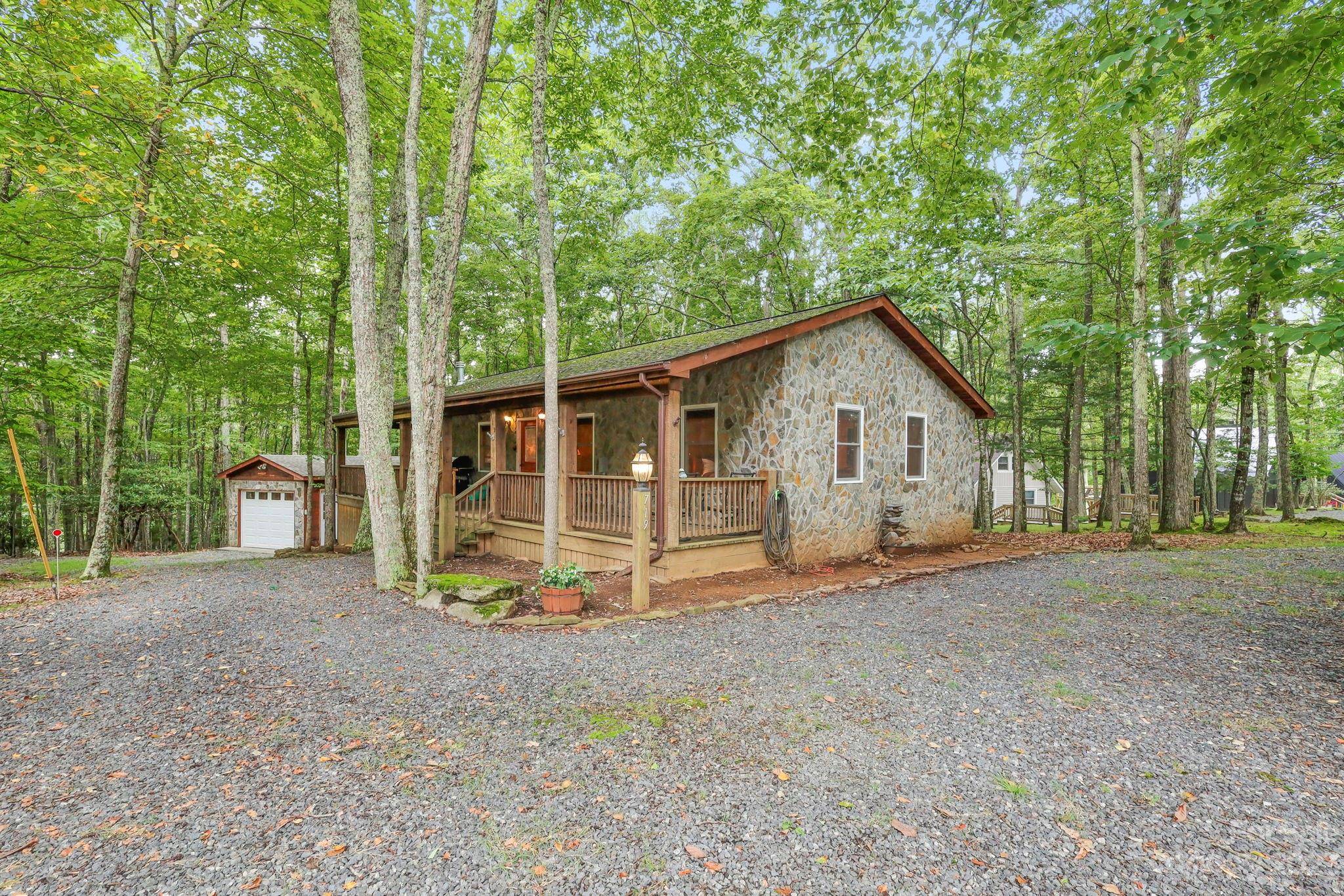 Beech Mountain, NC 28604,719 Pine Ridge RD