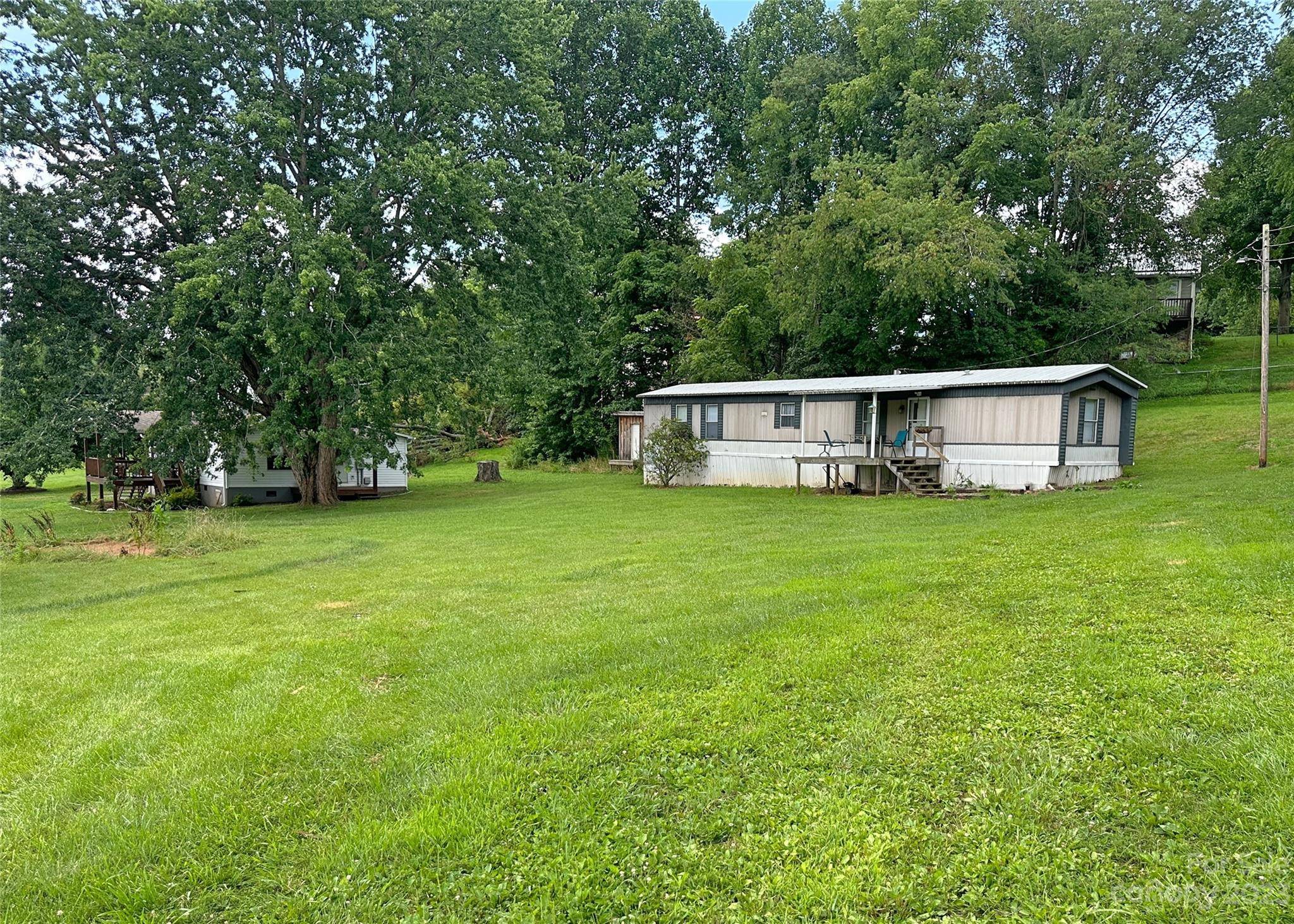 Clyde, NC 28721,28 Thomas LN