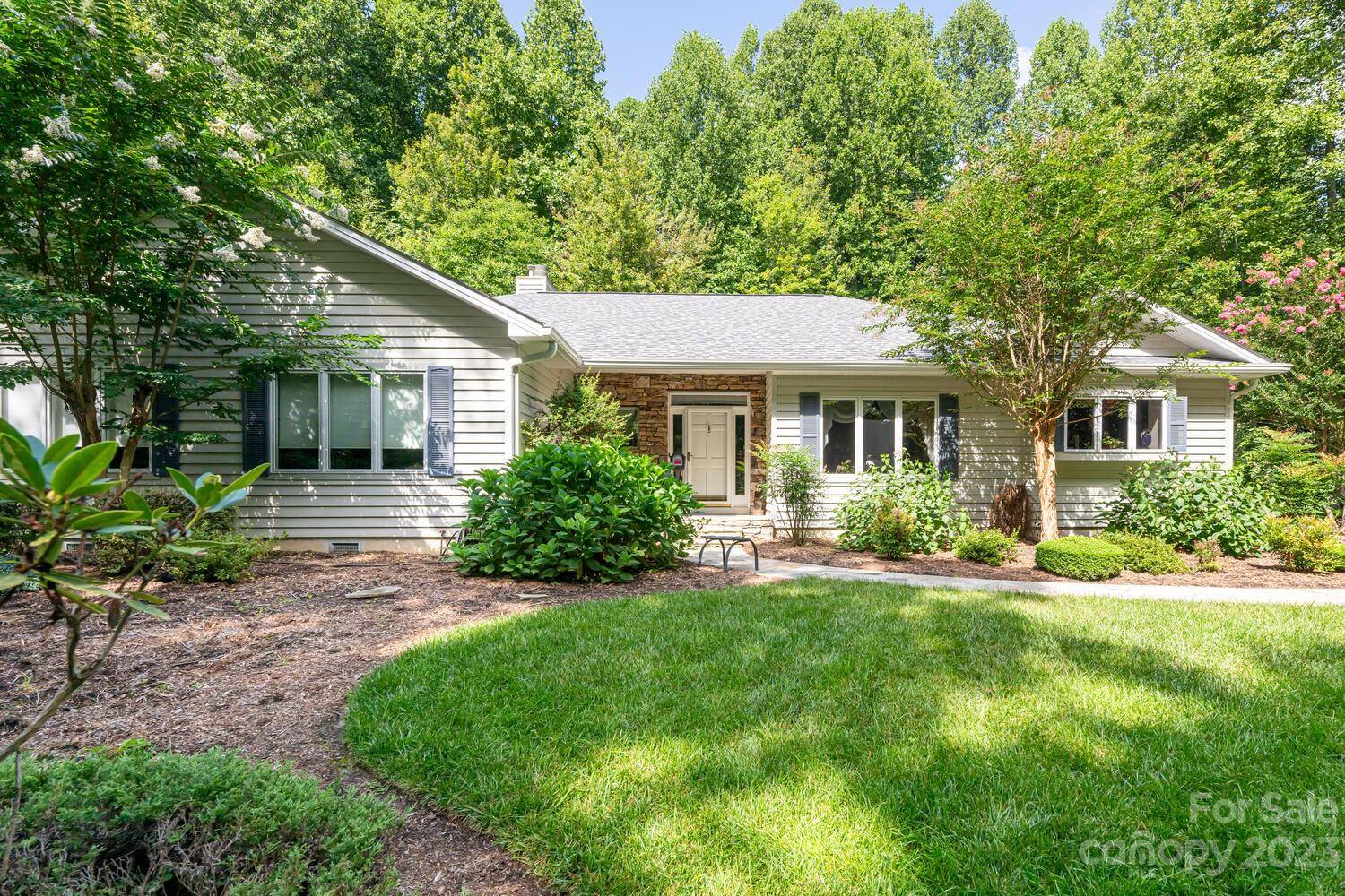 Flat Rock, NC 28731,102 Maple Hill DR