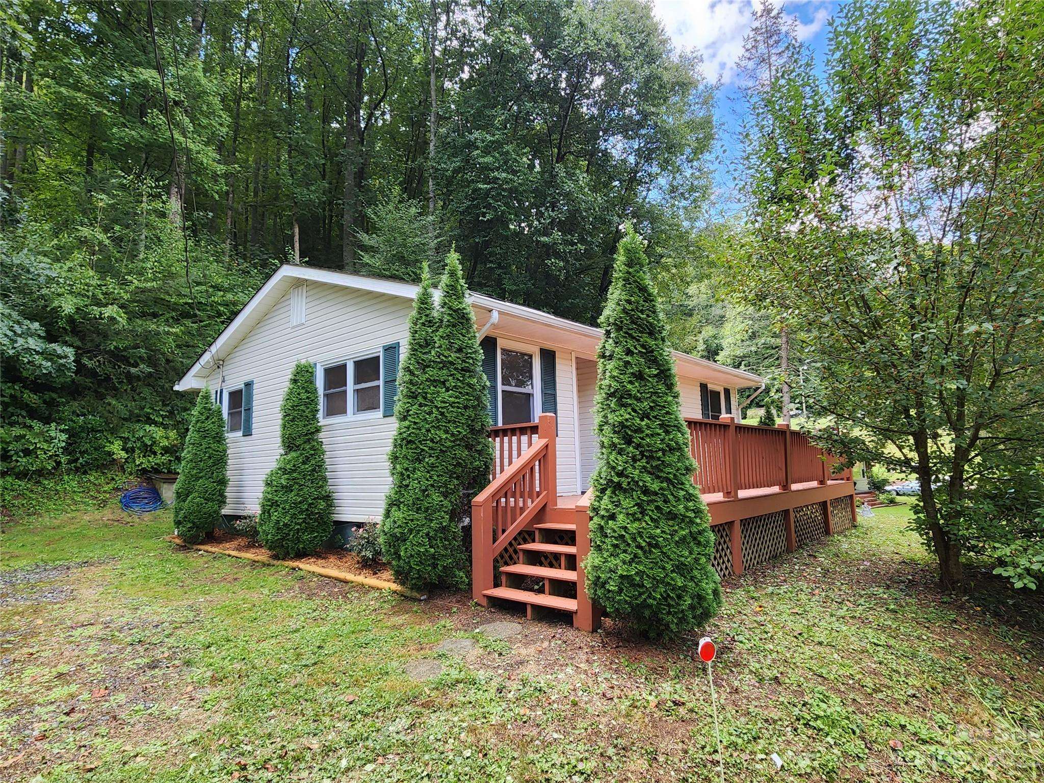 Sylva, NC 28779,21 Red Red LN