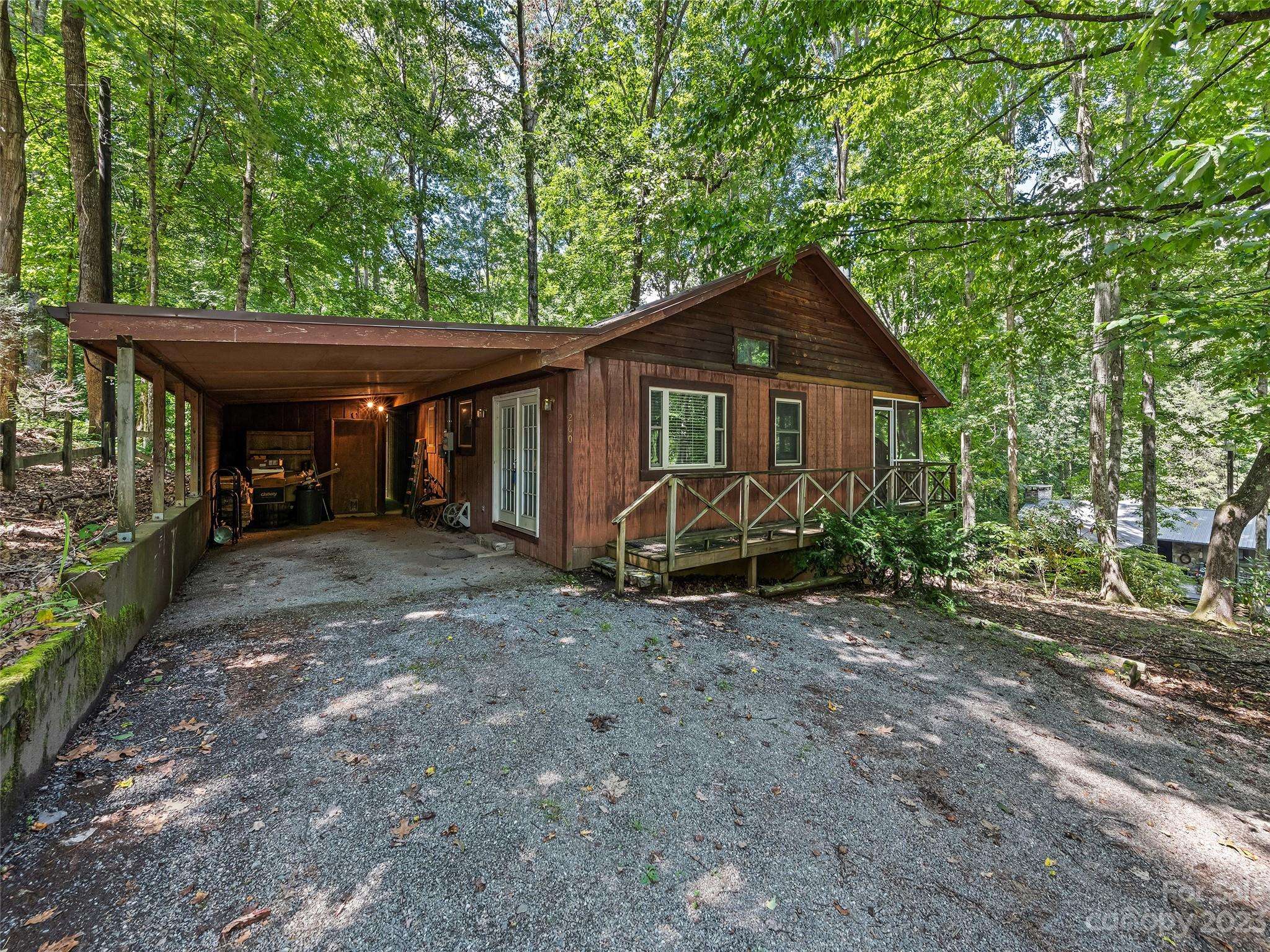 Maggie Valley, NC 28751,260 Reuben Branch RD