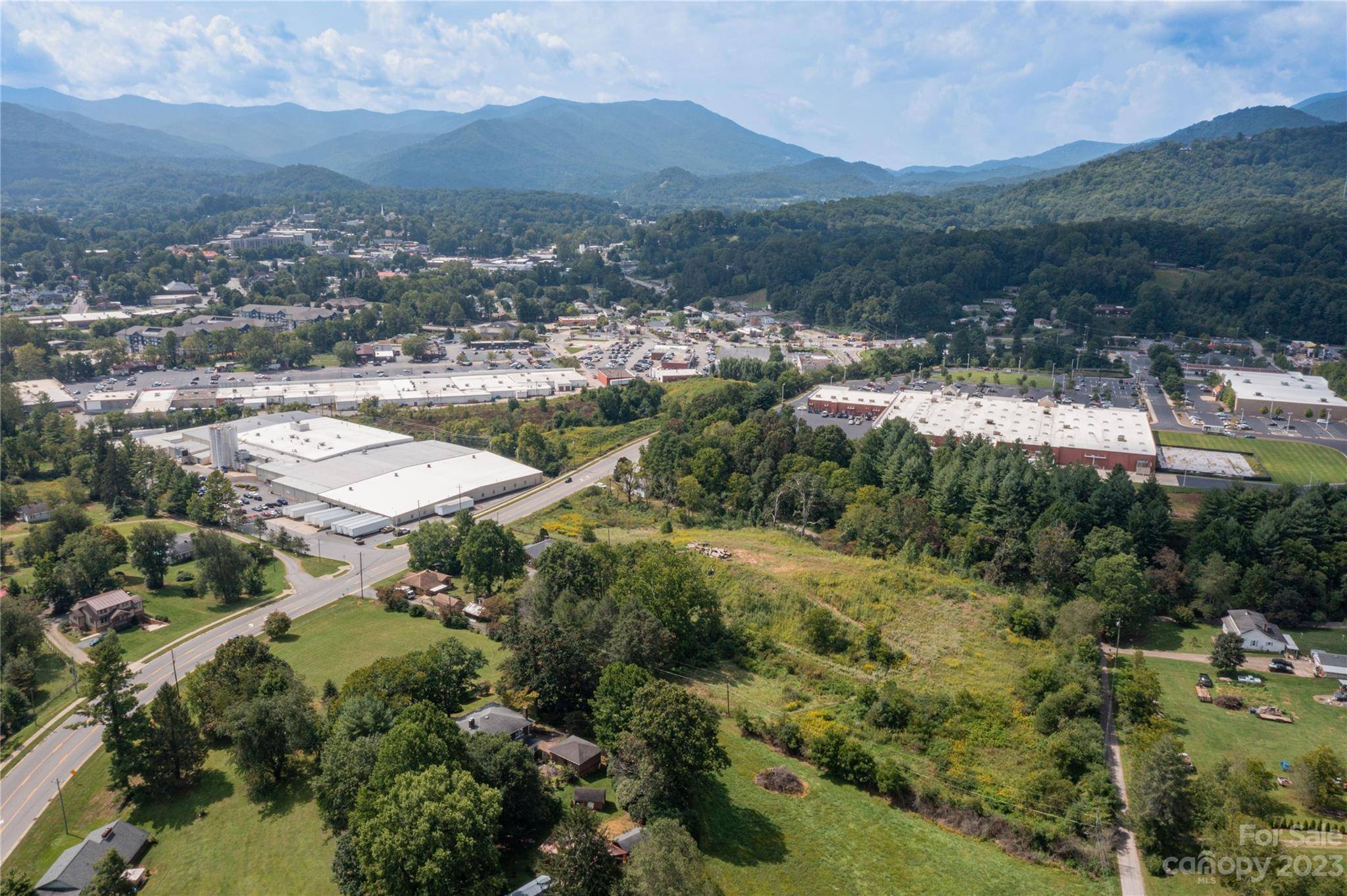 Waynesville, NC 28786,271 Howell Mill RD