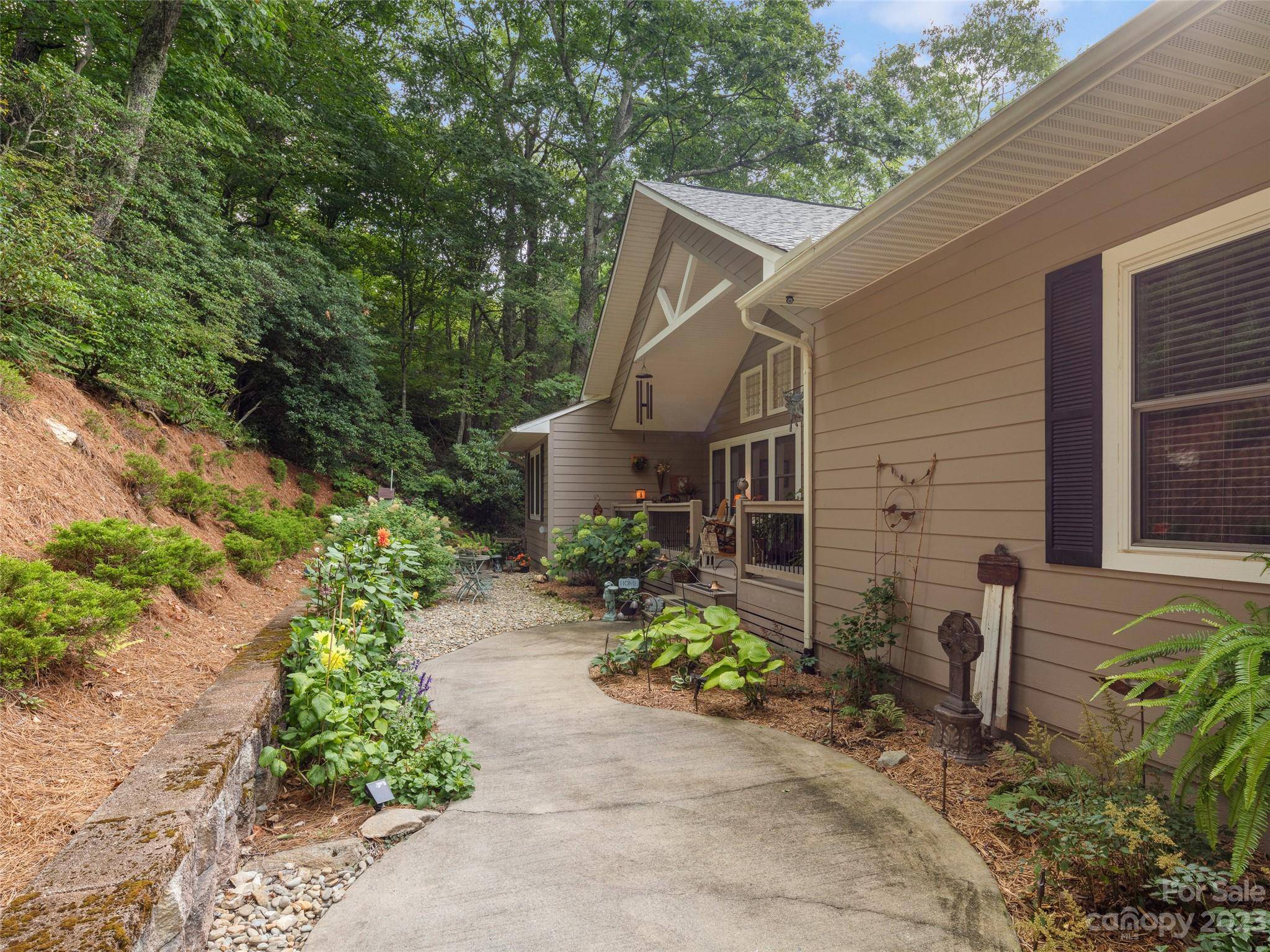 Maggie Valley, NC 28751,396 Leatherwood RD