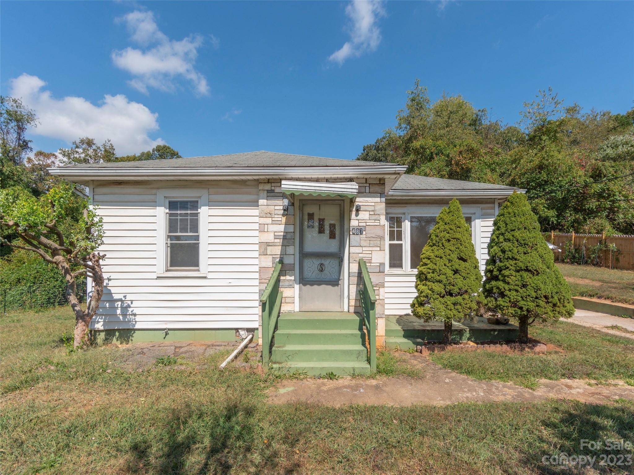 Asheville, NC 28806,487 Emma RD
