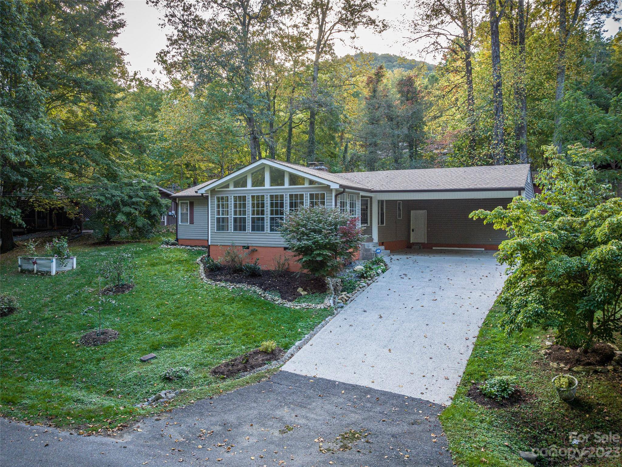 Maggie Valley, NC 28751,55 Ash DR