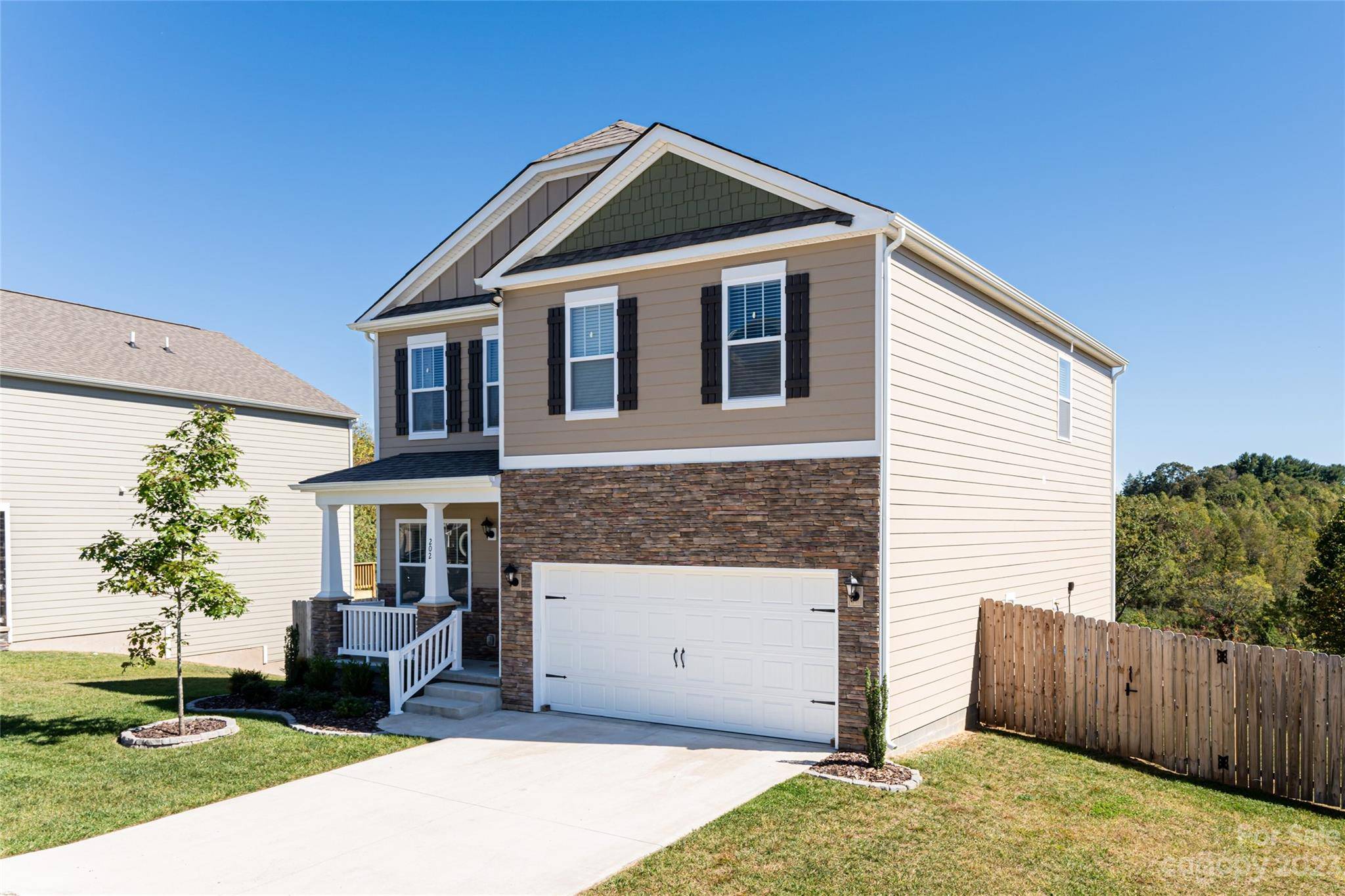 Candler, NC 28715,202 Marathon LN