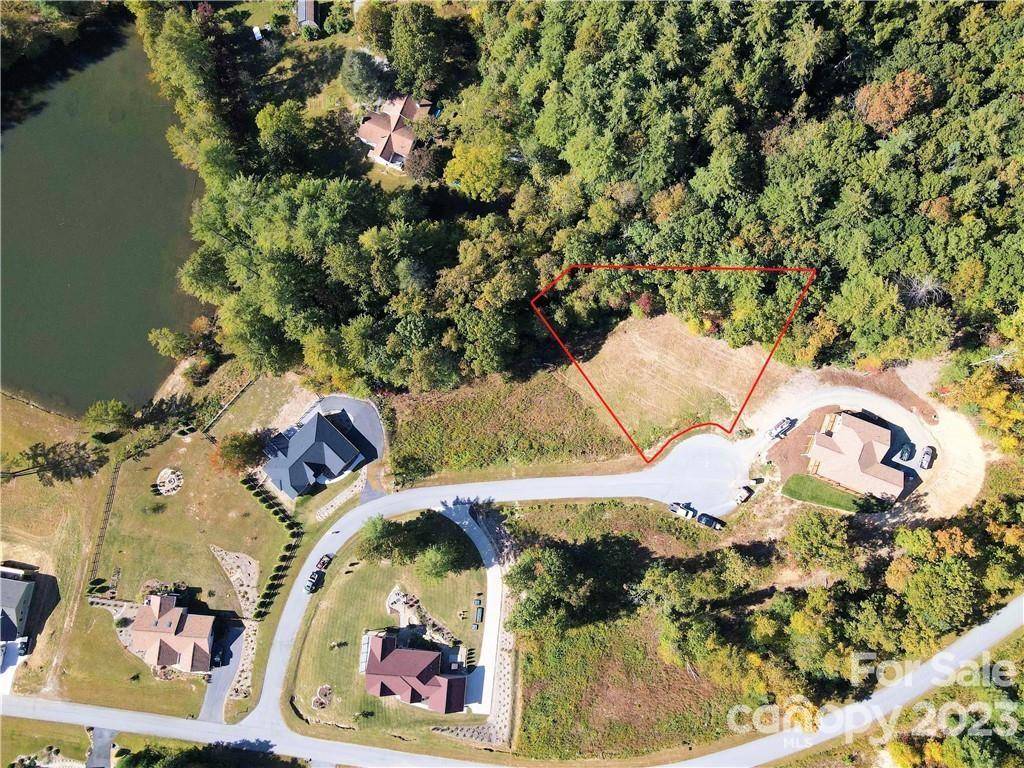 Hendersonville, NC 28739,97 Crystal Lake DR