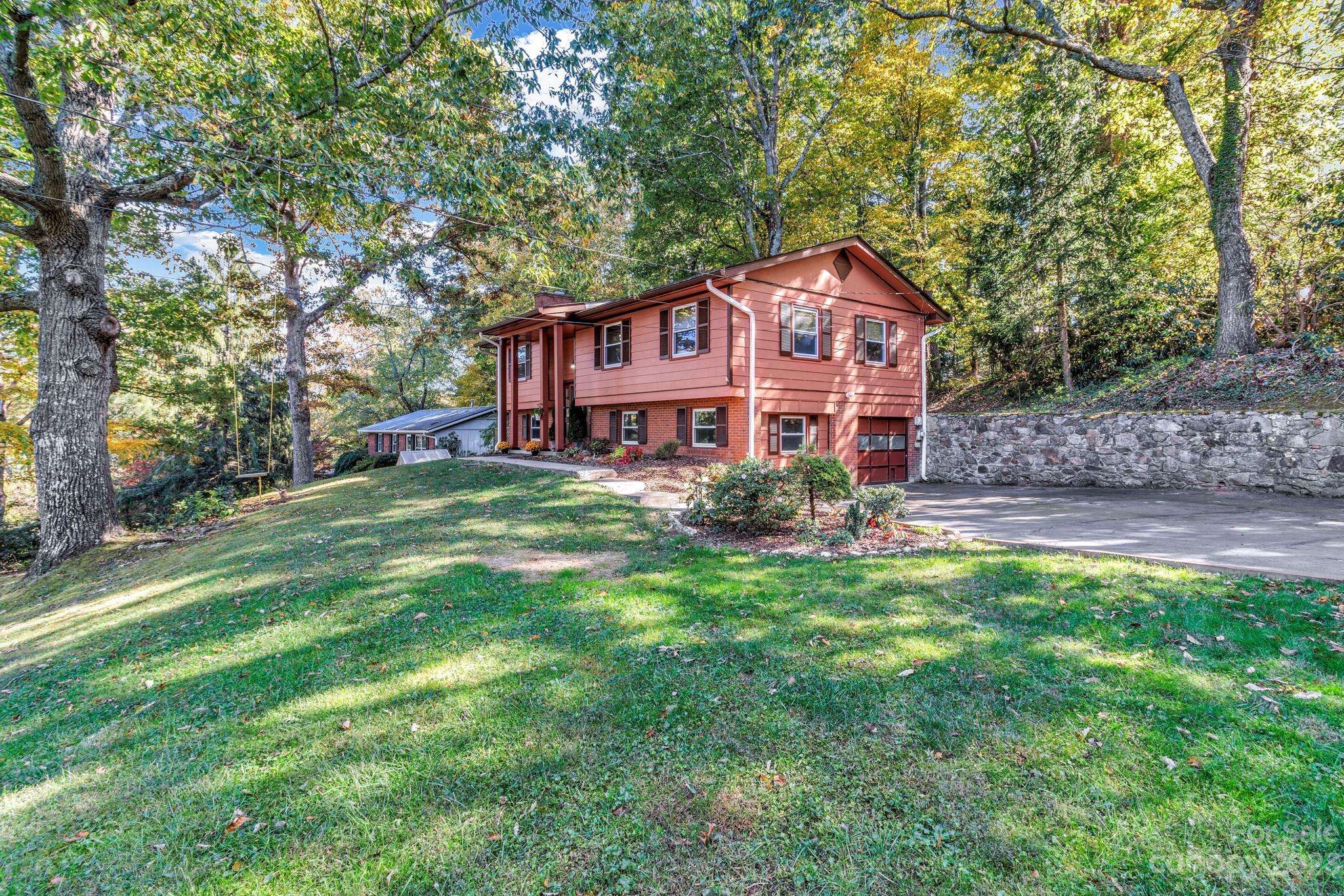 Arden, NC 28704,18 Laurel Park DR