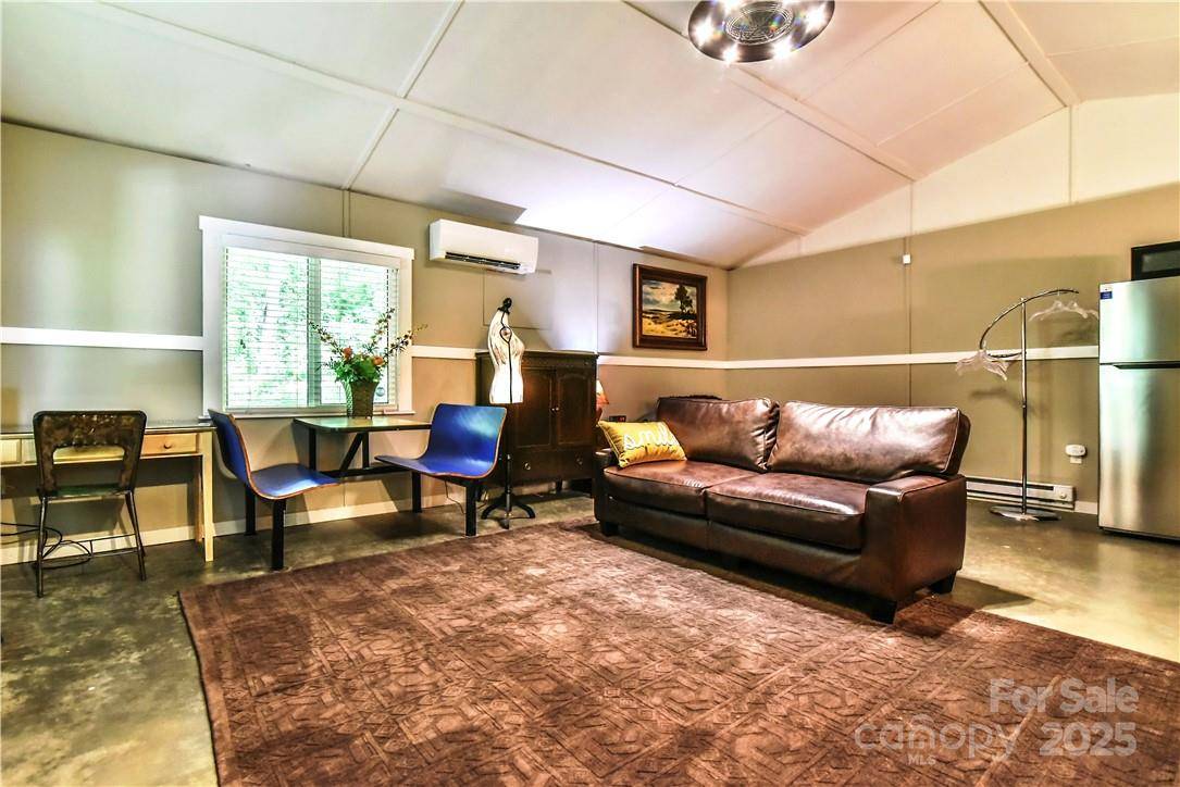 Asheville, NC 28801,543 College ST