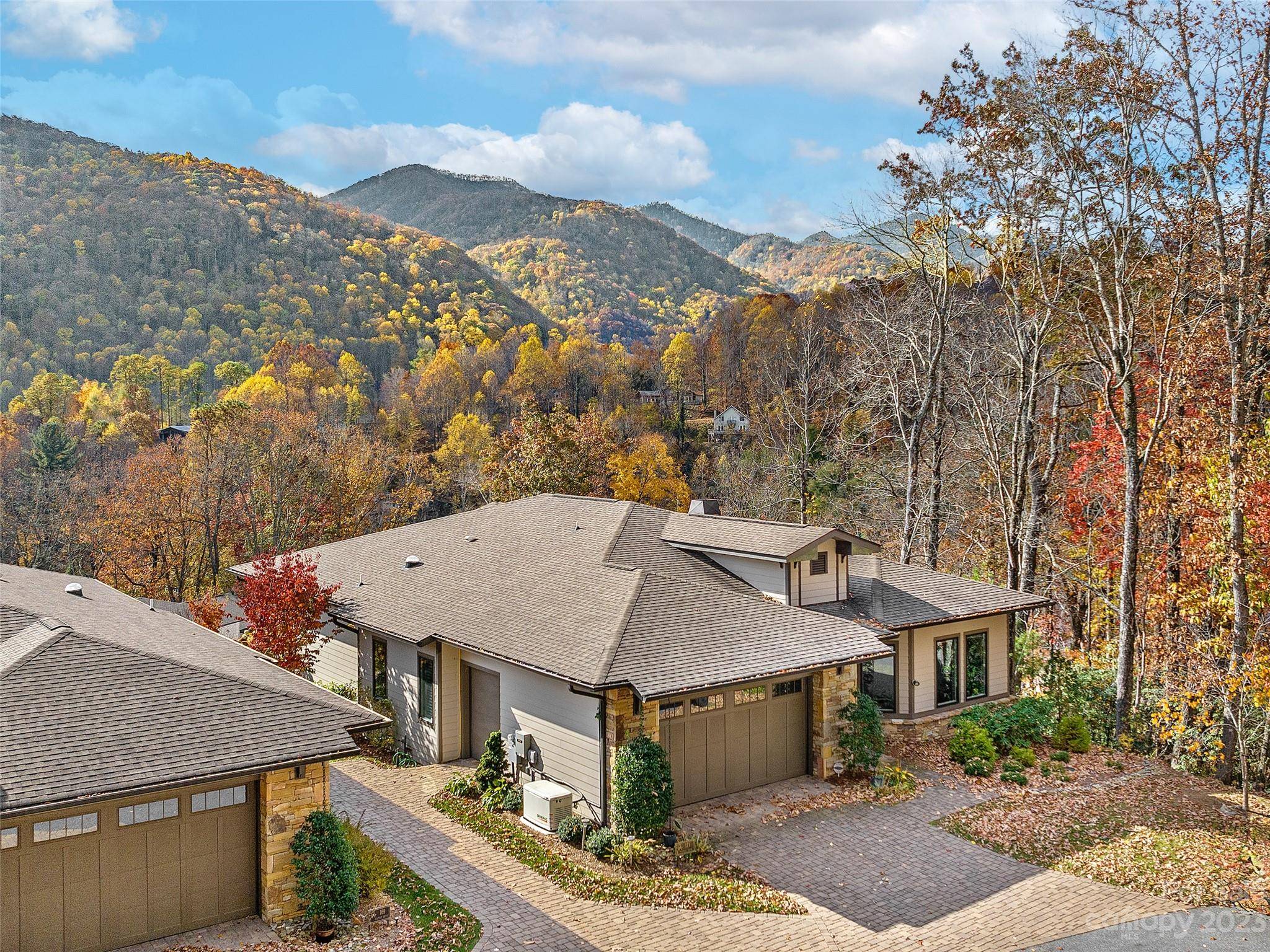 Maggie Valley, NC 28751,171 Plateau DR