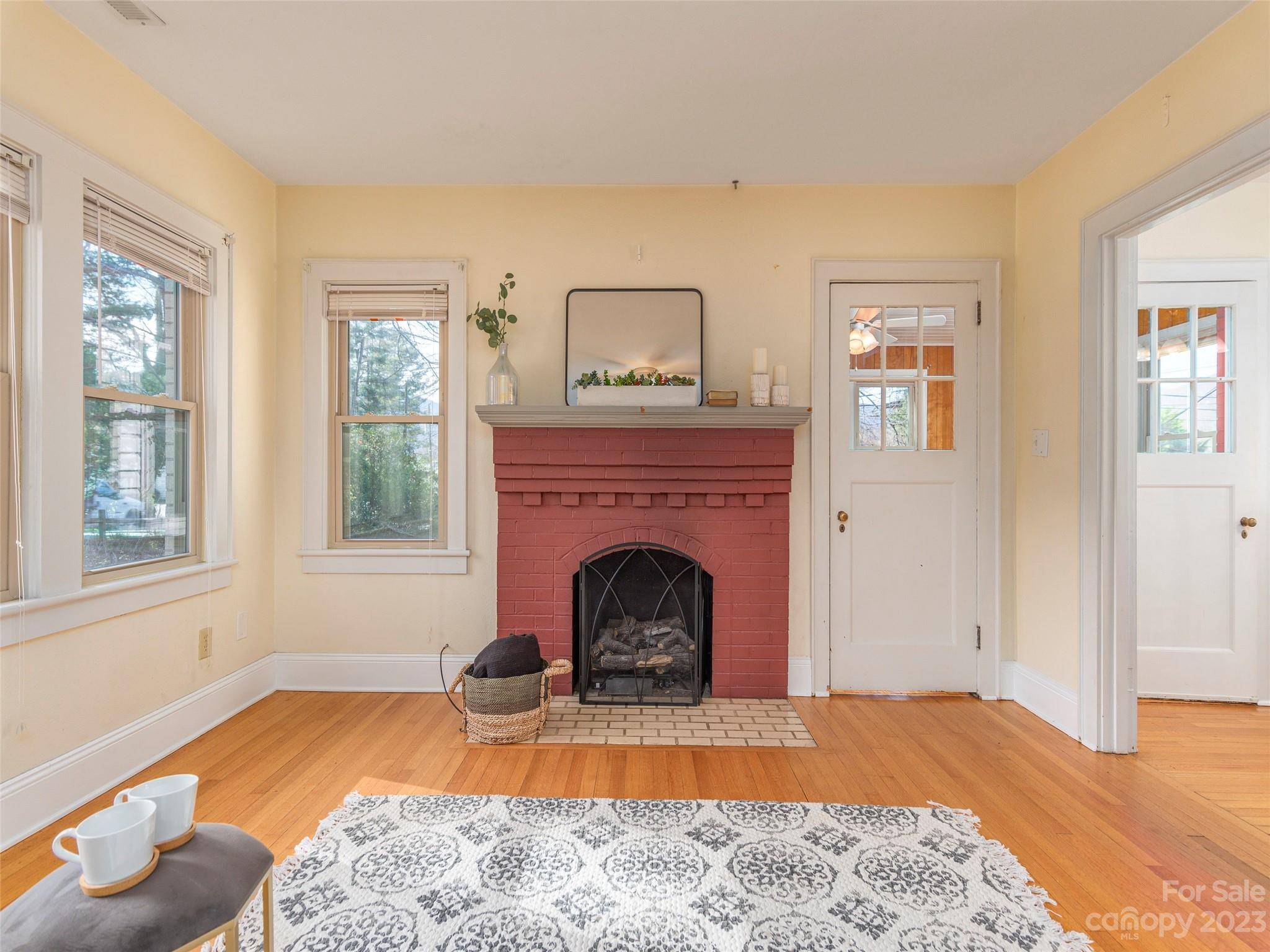 Waynesville, NC 28786,295 Brook ST