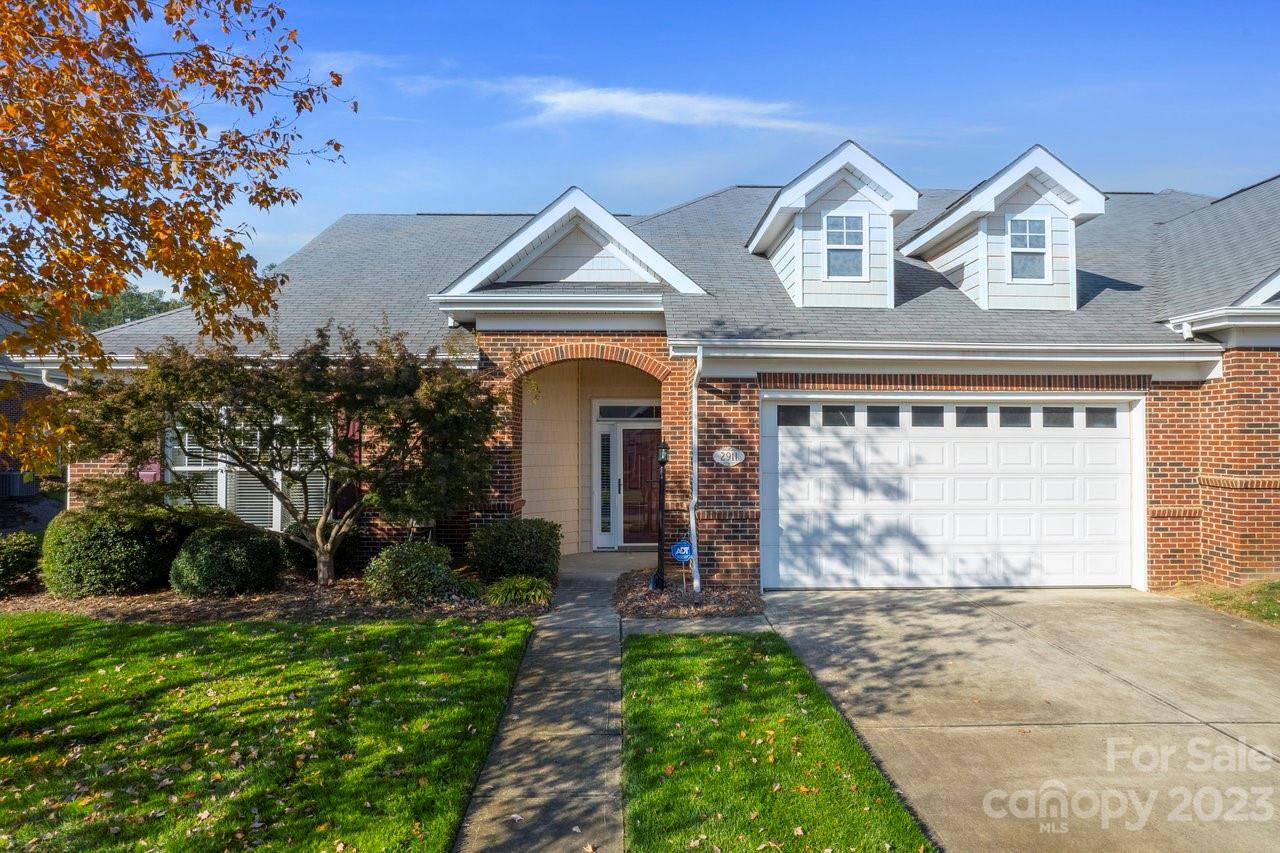 Charlotte, NC 28269,2911 Autumn Harvest LN