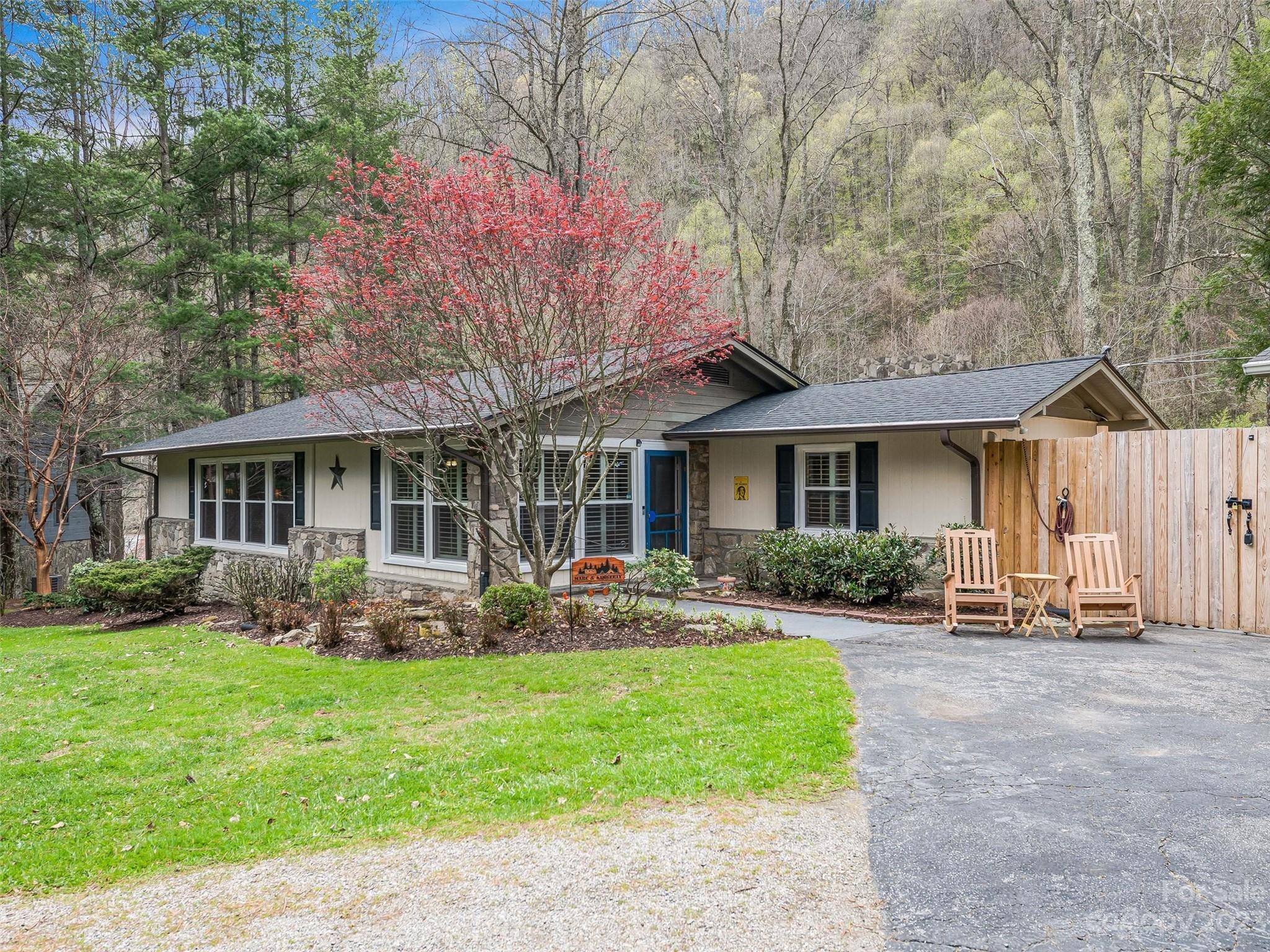 Maggie Valley, NC 28751,176 Laurel Branch RD