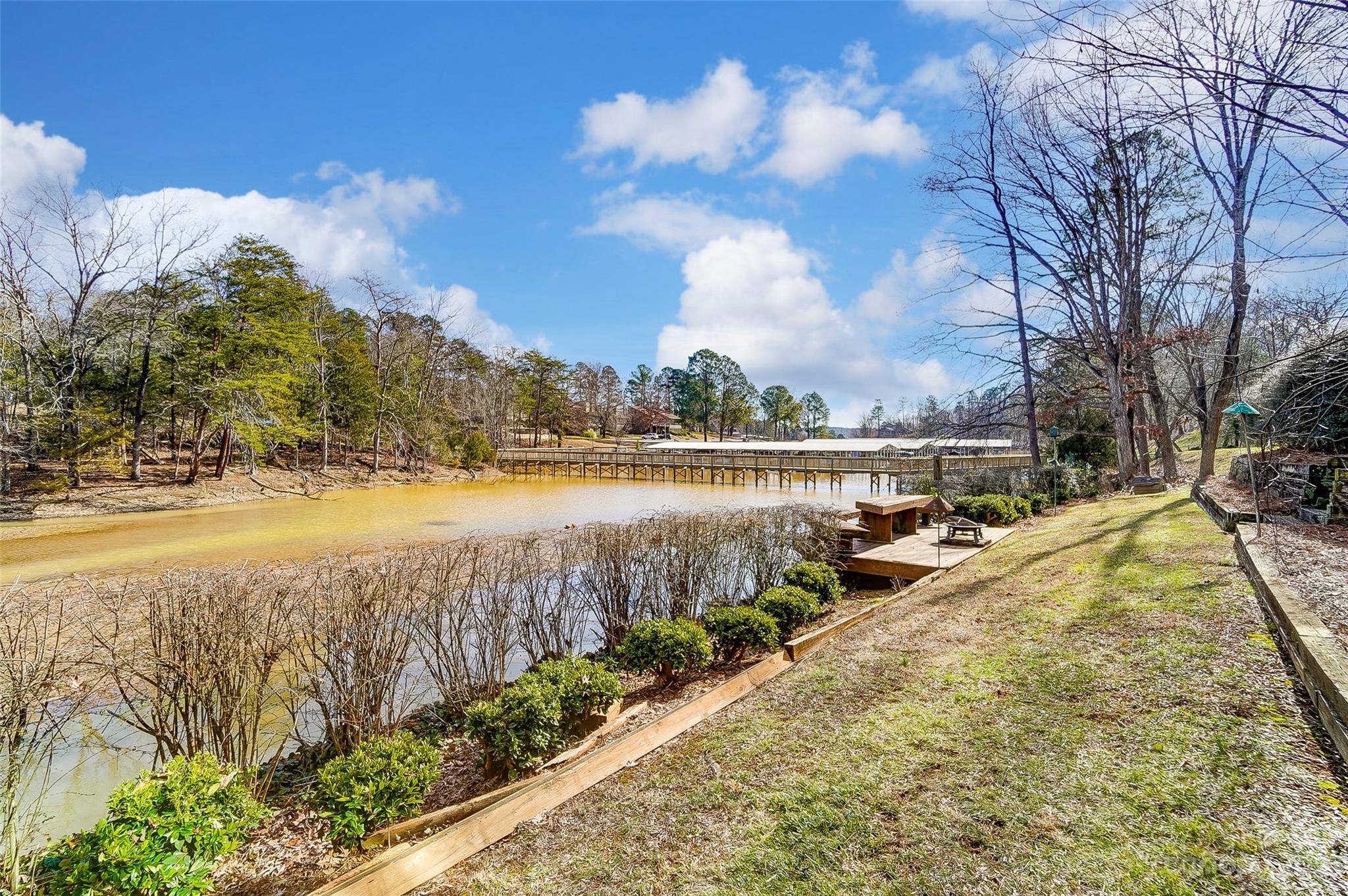 Lake Wylie, SC 29710,14 Oakwood LN