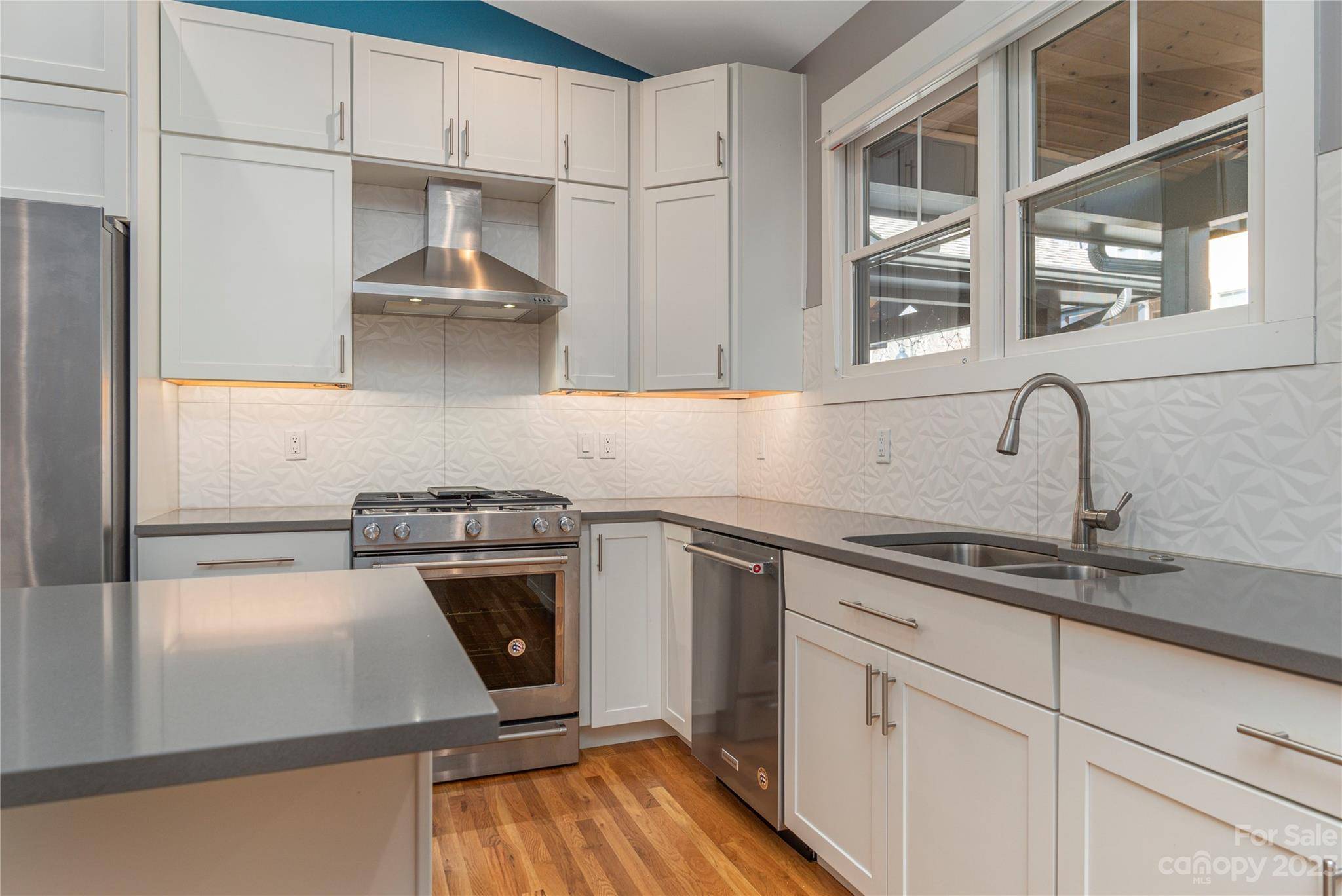 Asheville, NC 28804,305 Ava LN
